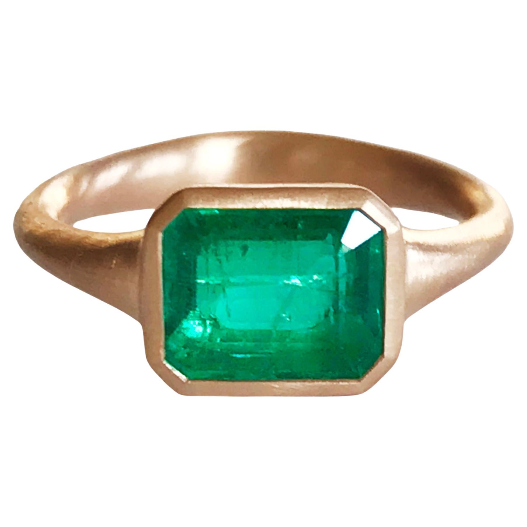 Dalben 1.95 Carat Emerald Rose Gold Ring For Sale