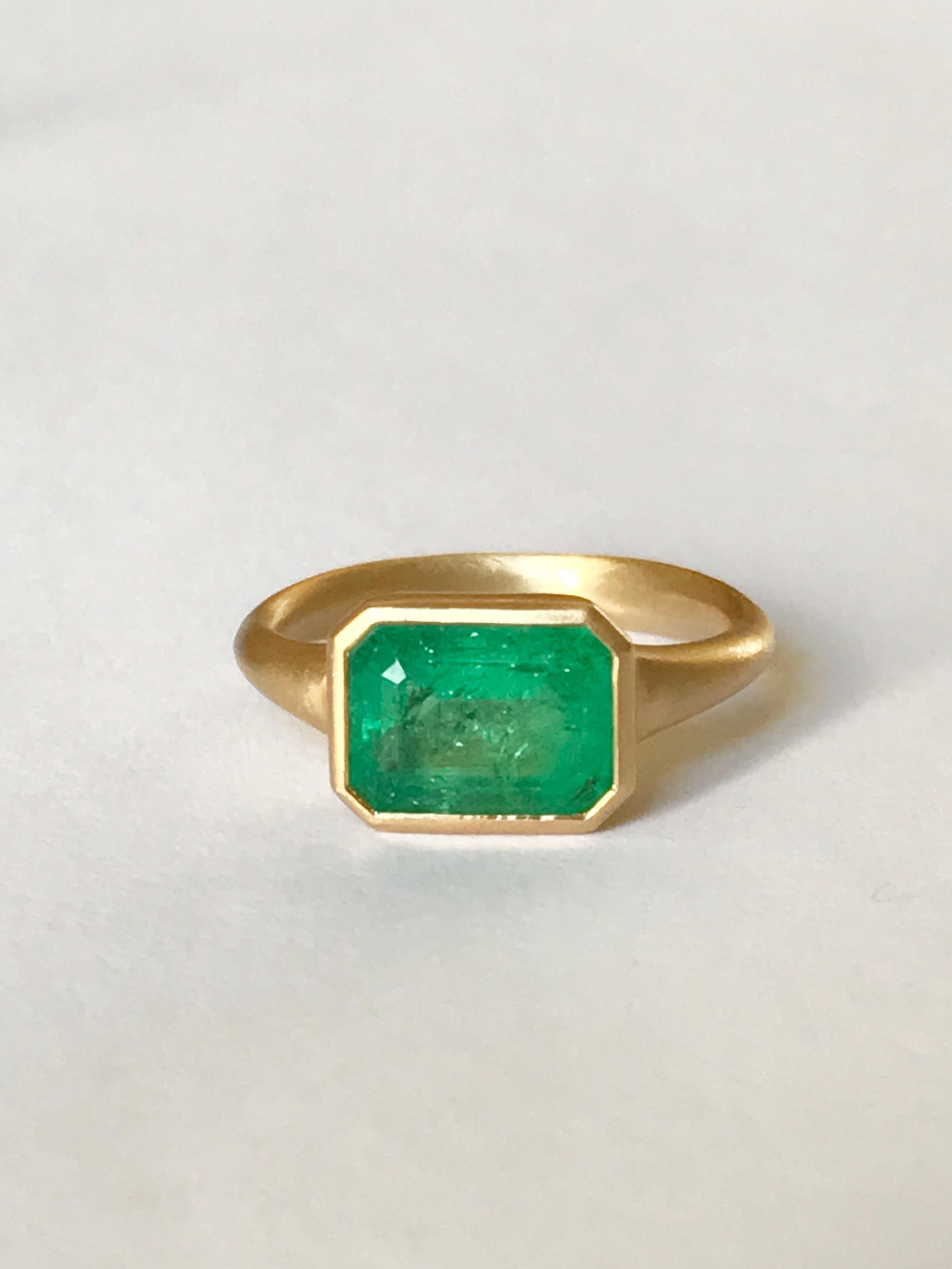 Dalben 2, 46 Carat Emerald Yellow Gold Ring For Sale 4