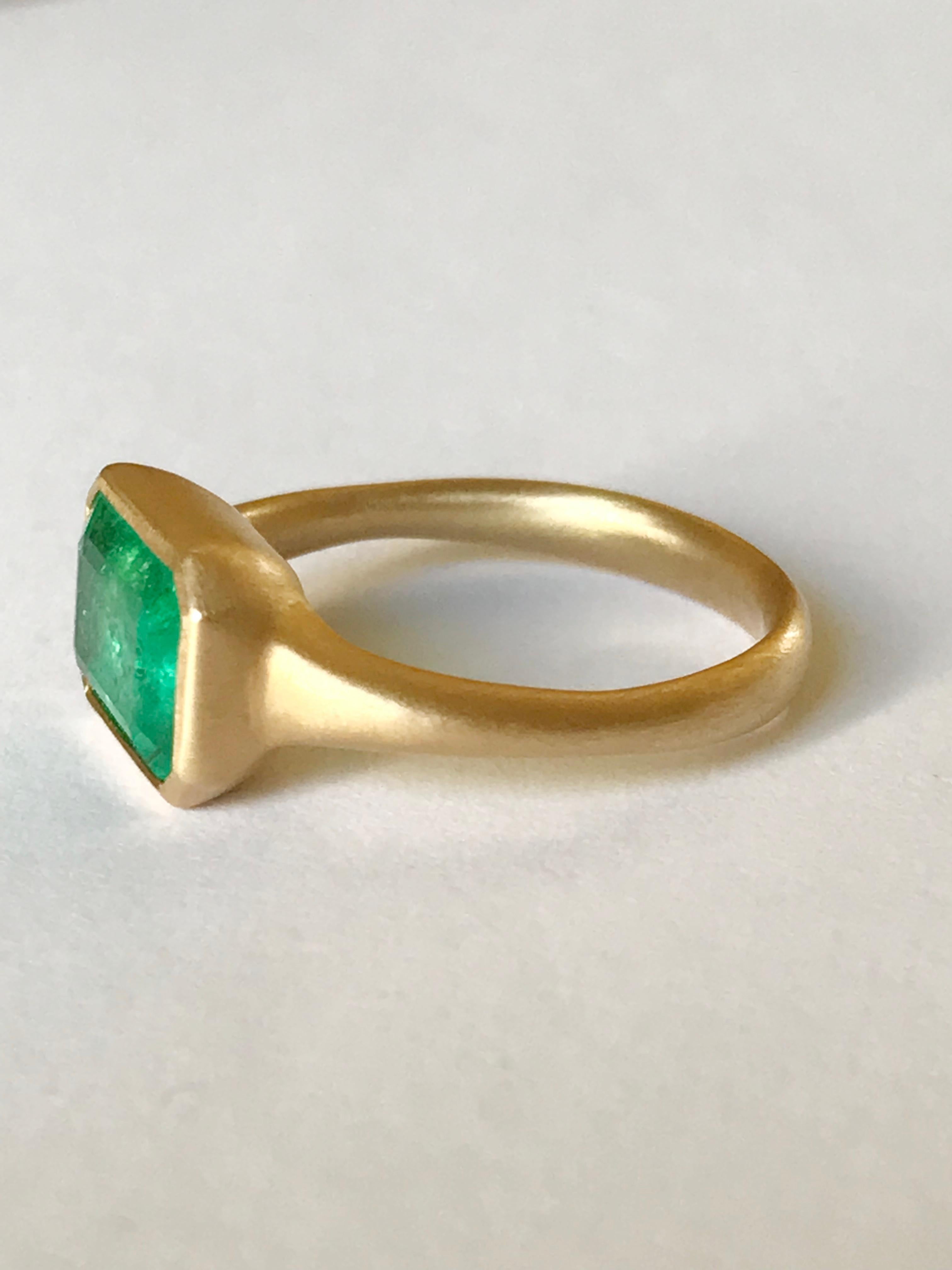 Dalben 2, 46 Carat Emerald Yellow Gold Ring For Sale 5