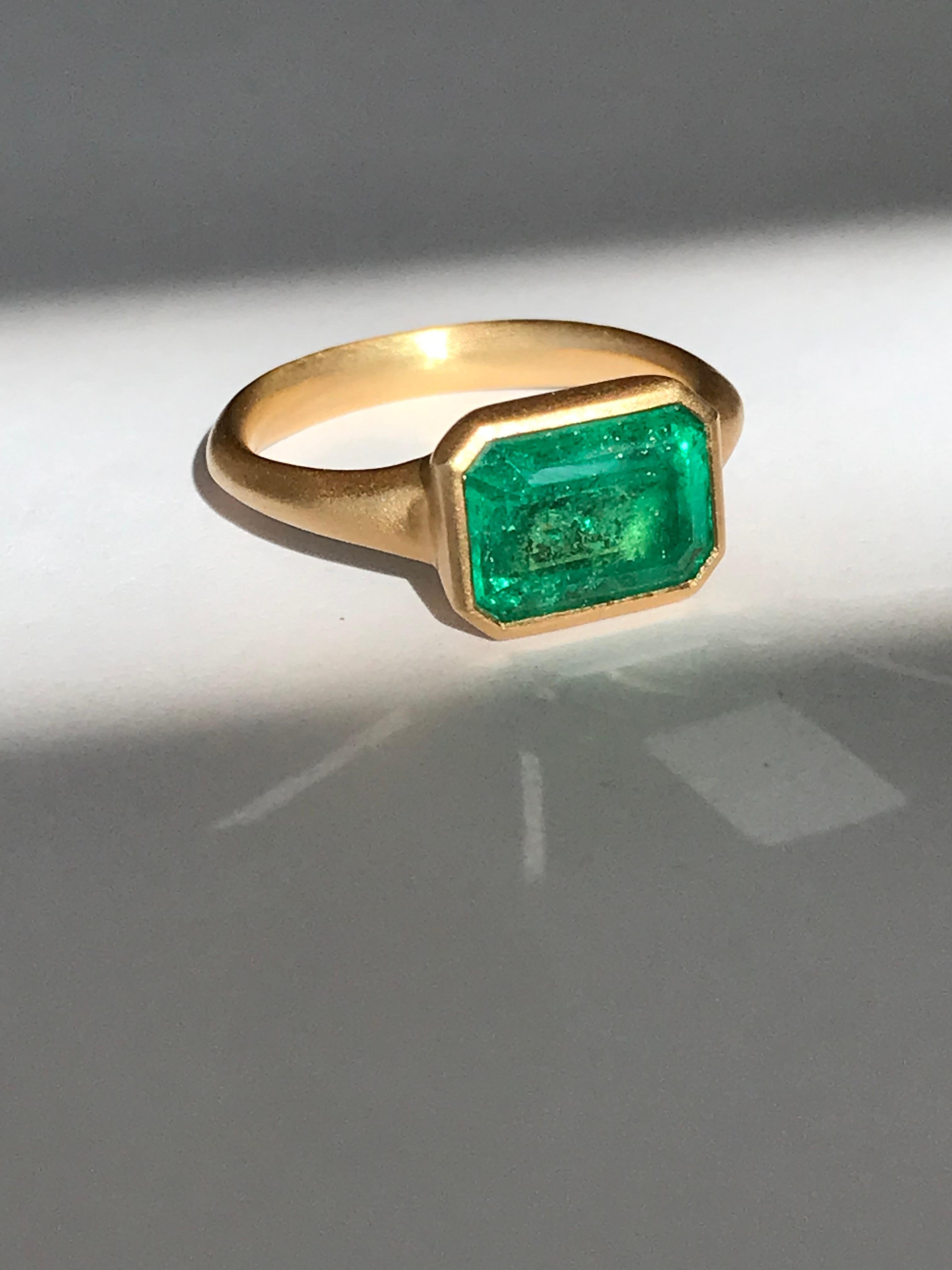 Dalben 2, 46 Carat Emerald Yellow Gold Ring For Sale 6