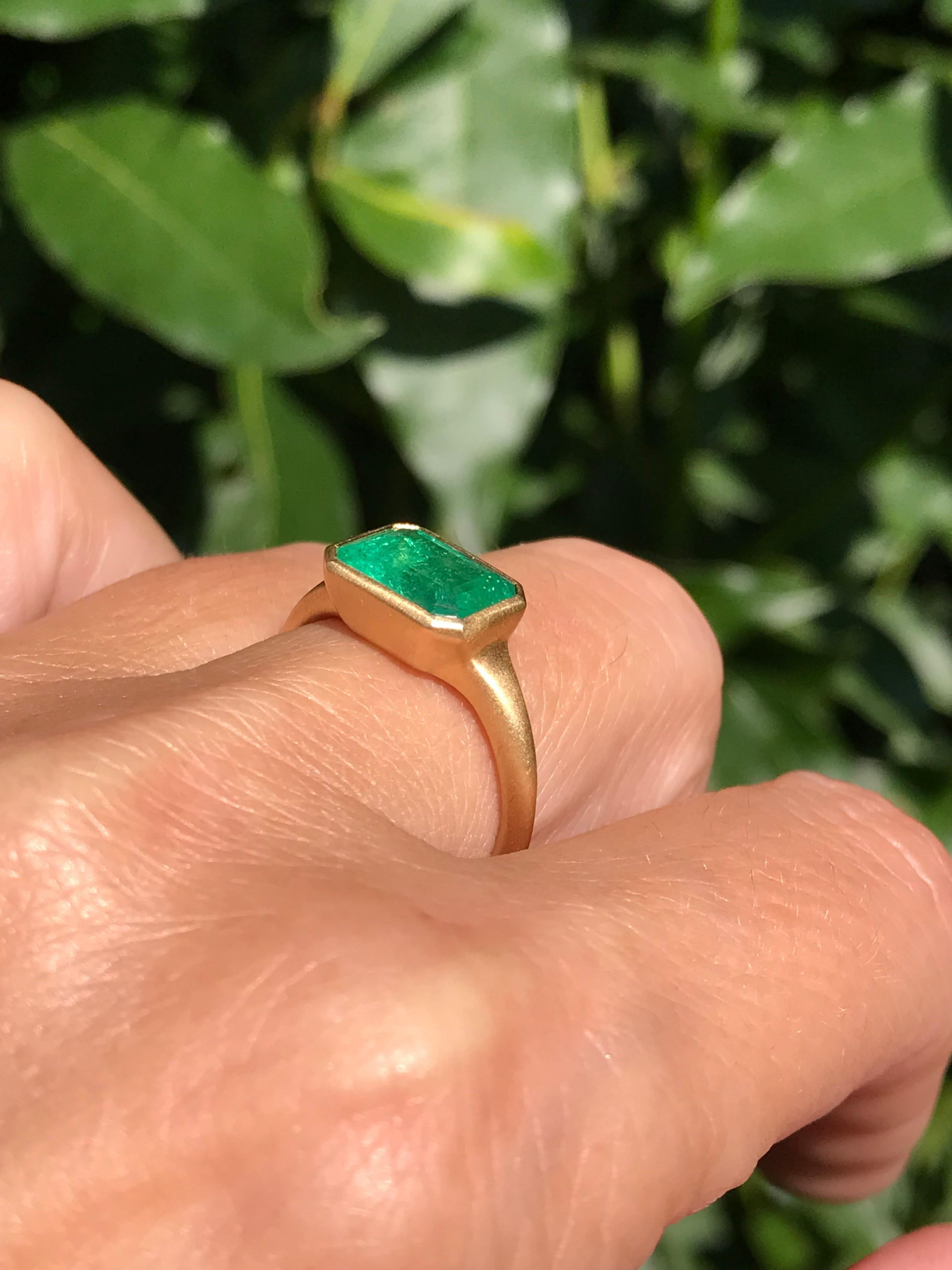 Emerald Cut Dalben 2, 46 Carat Emerald Yellow Gold Ring For Sale