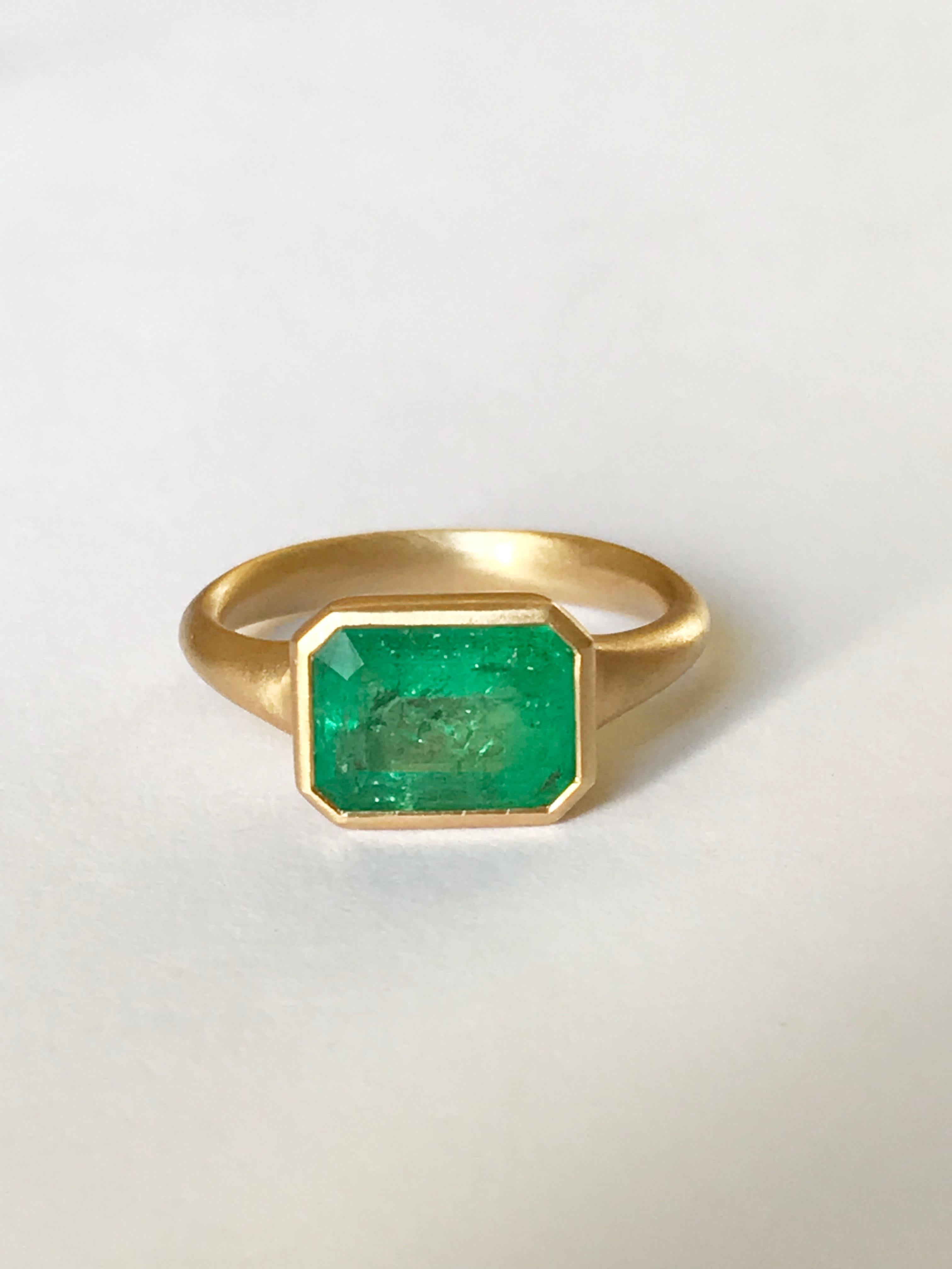 Women's Dalben 2, 46 Carat Emerald Yellow Gold Ring For Sale