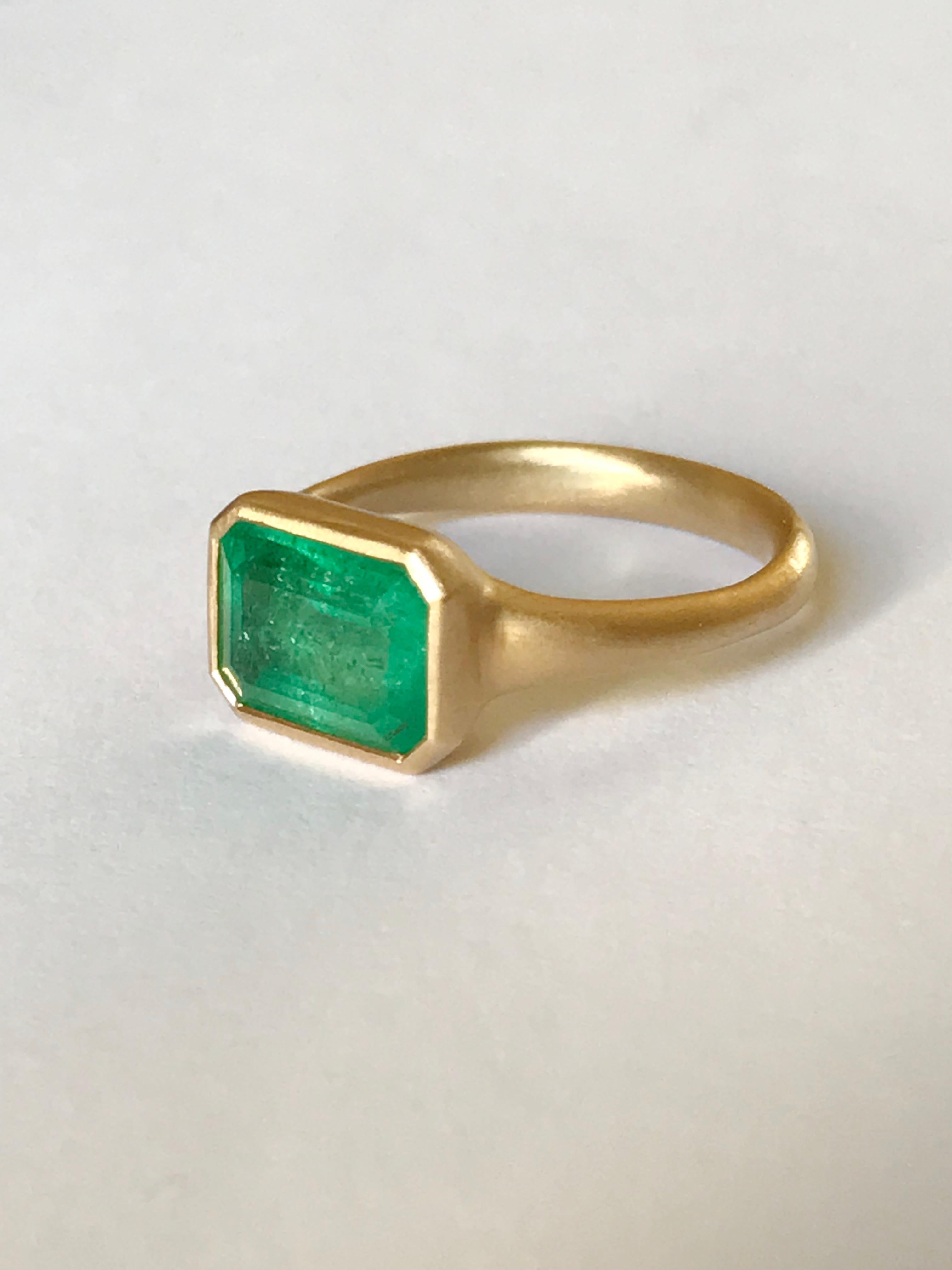 Dalben 2, 46 Carat Emerald Yellow Gold Ring For Sale 1