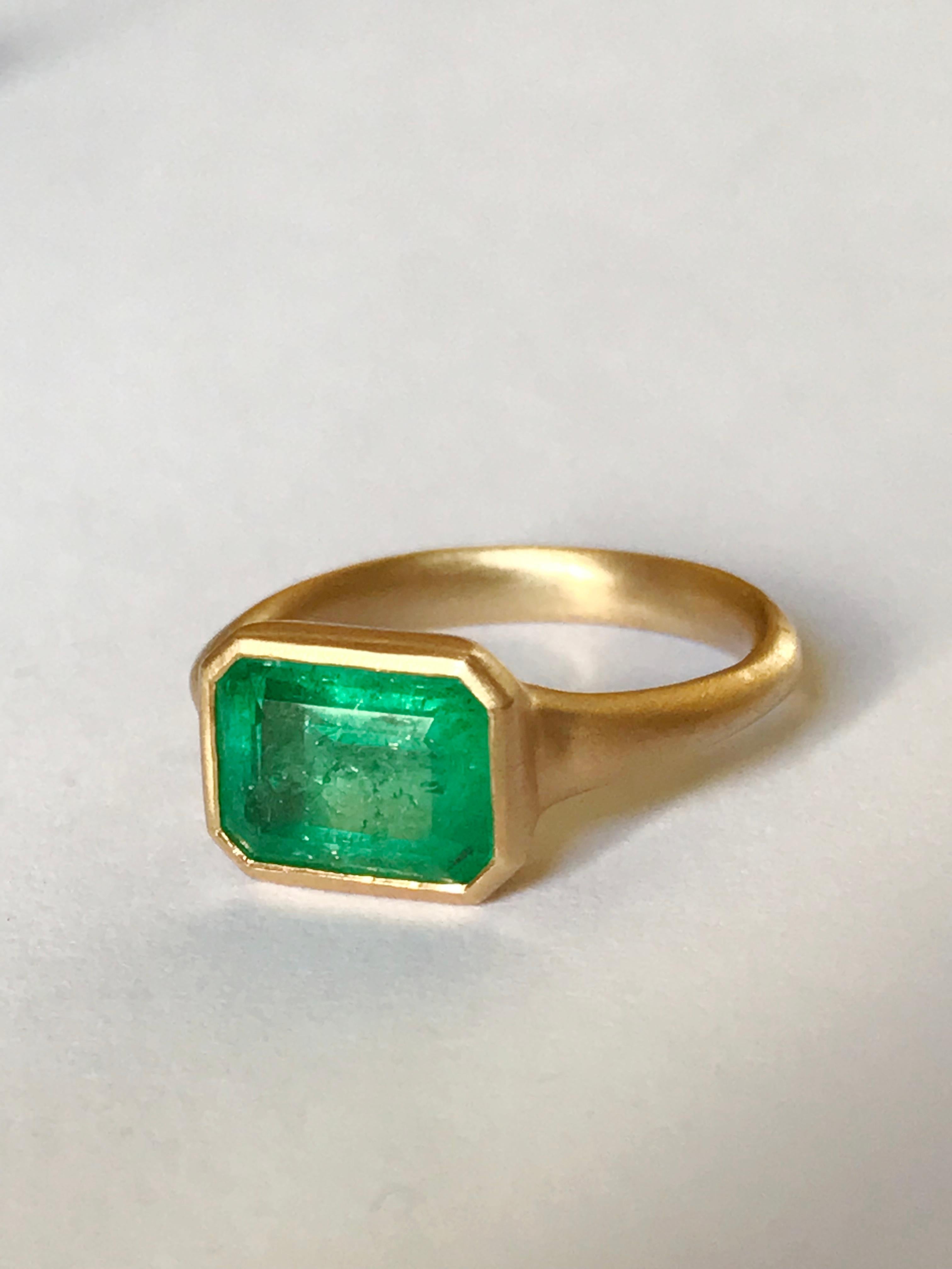 Dalben 2, 46 Carat Emerald Yellow Gold Ring For Sale 2