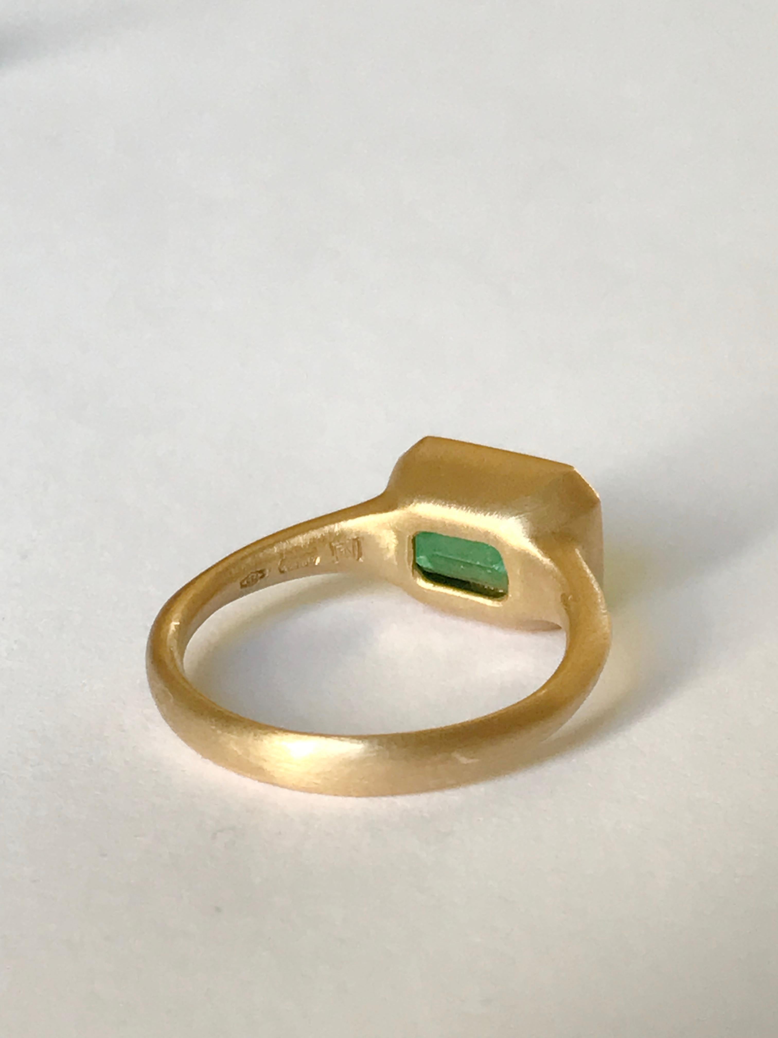 Dalben 2, 46 Carat Emerald Yellow Gold Ring For Sale 3