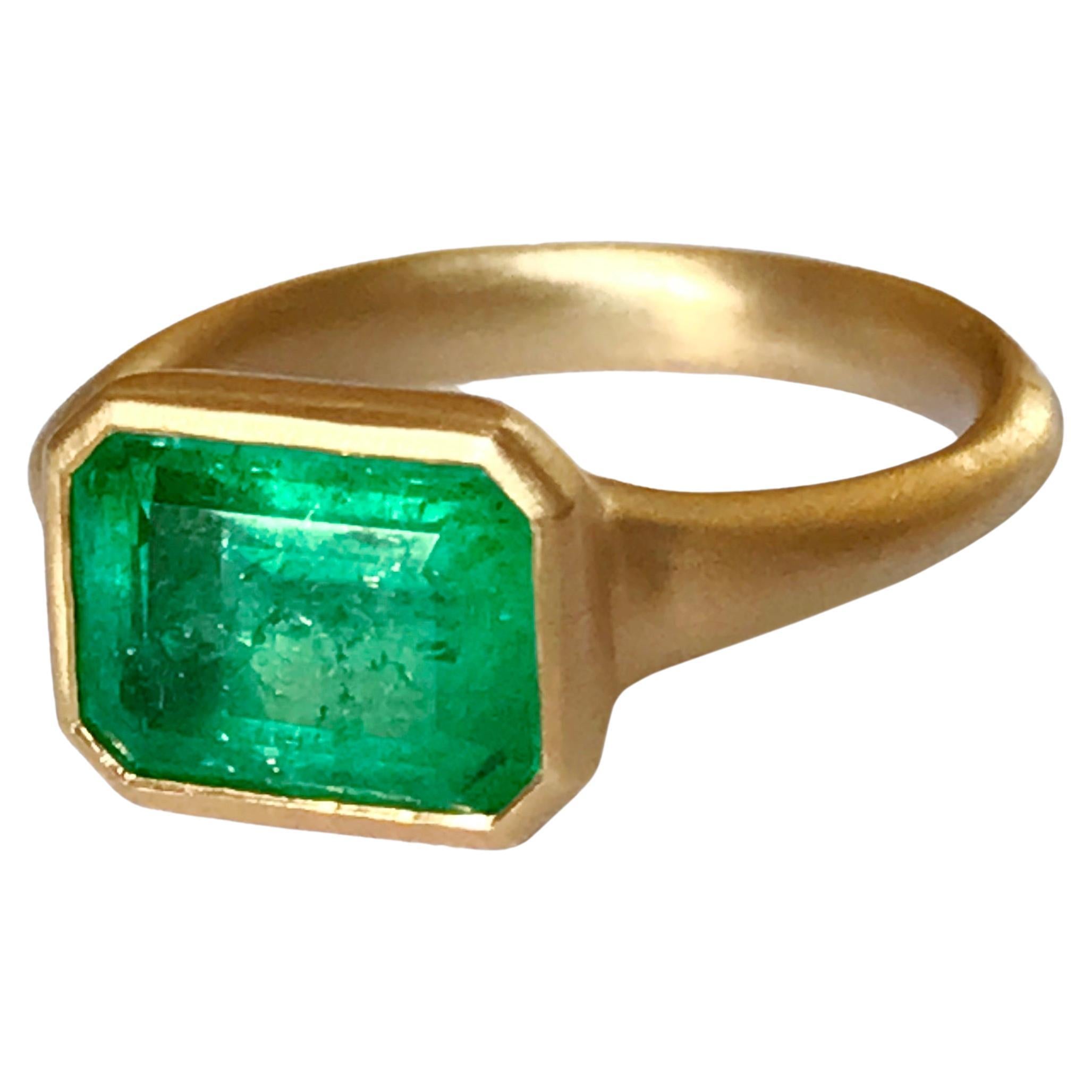 Dalben 2, 46 Carat Emerald Yellow Gold Ring For Sale