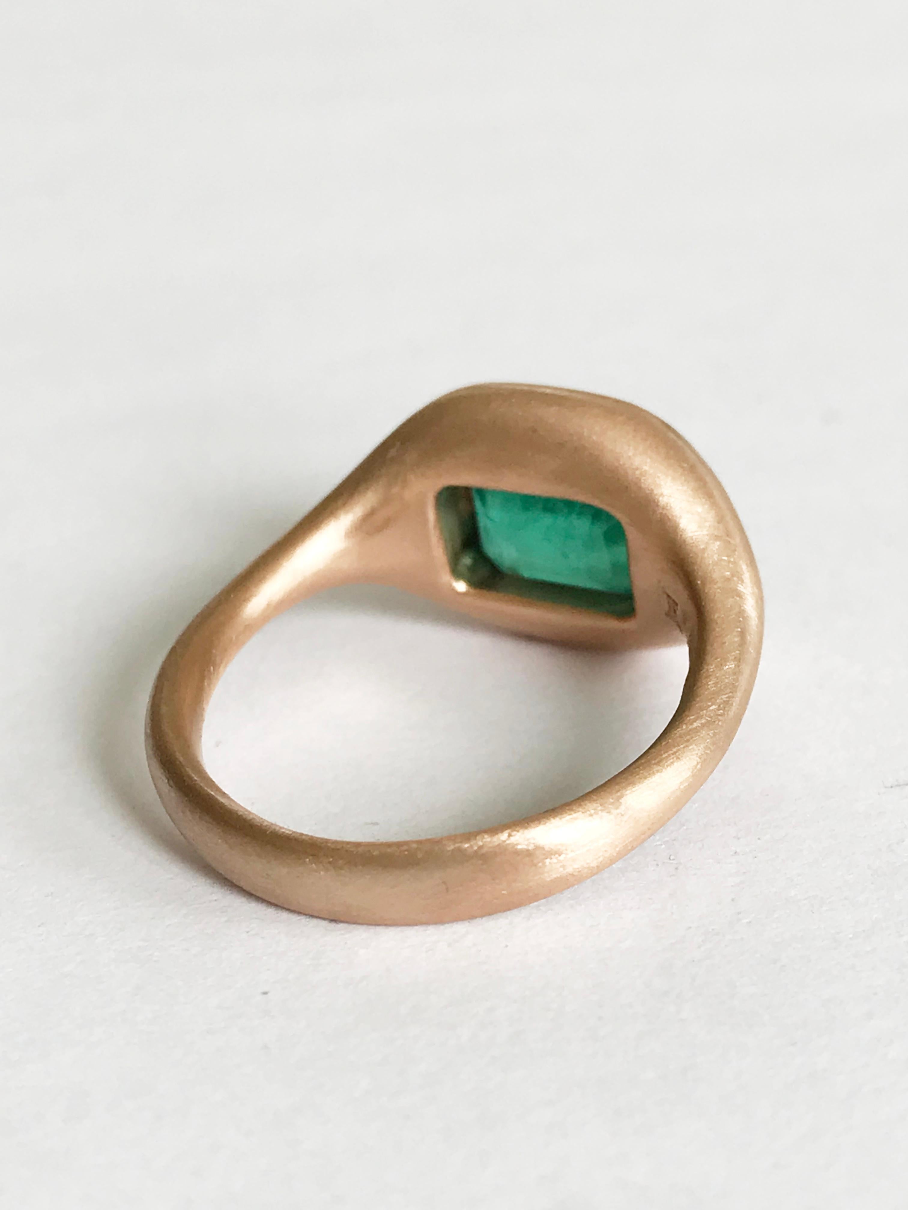 Dalben 2, 8 Carat Emerald Rose Gold Ring 4