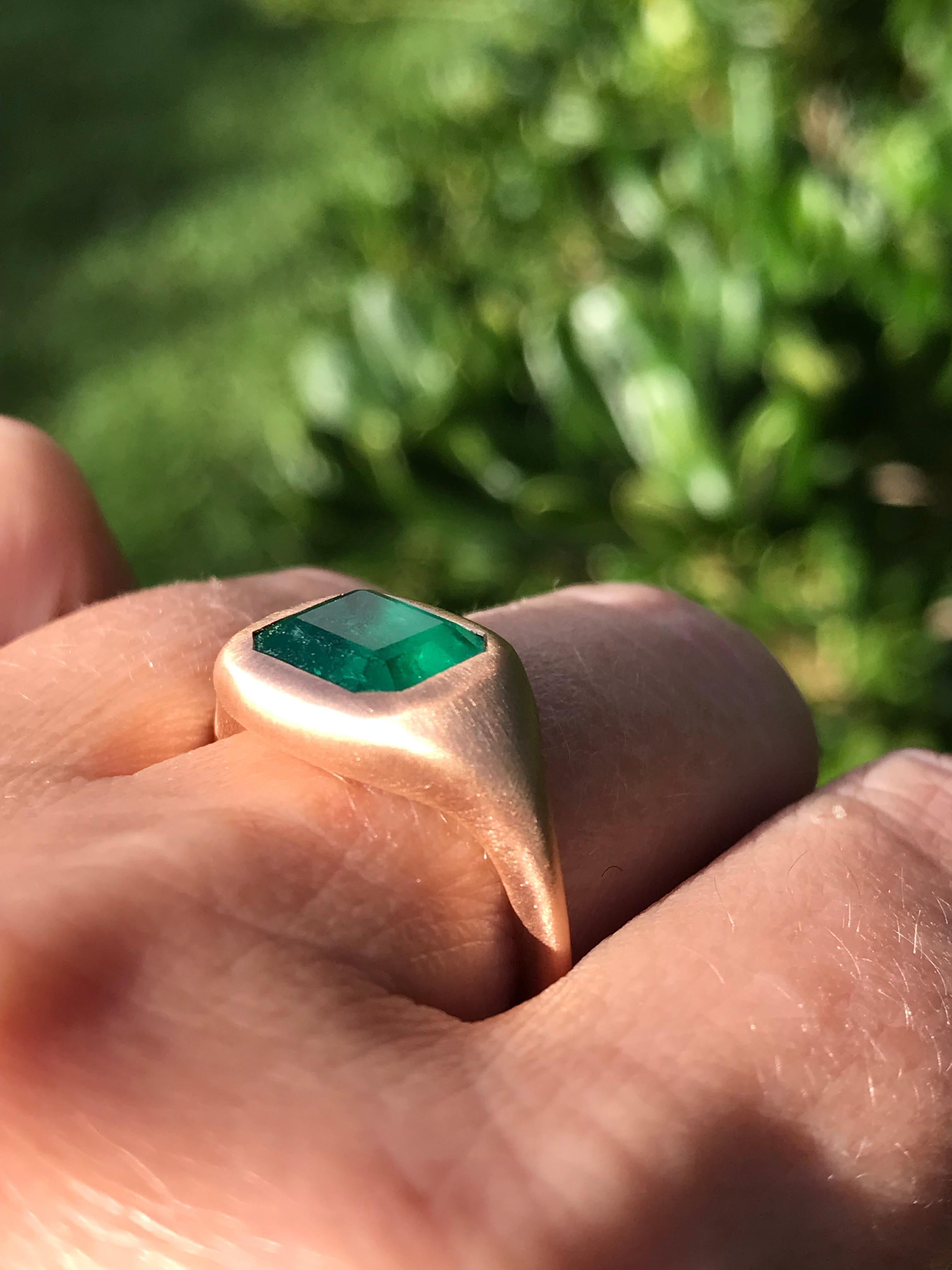 Dalben 2, 8 Carat Emerald Rose Gold Ring In New Condition In Como, IT