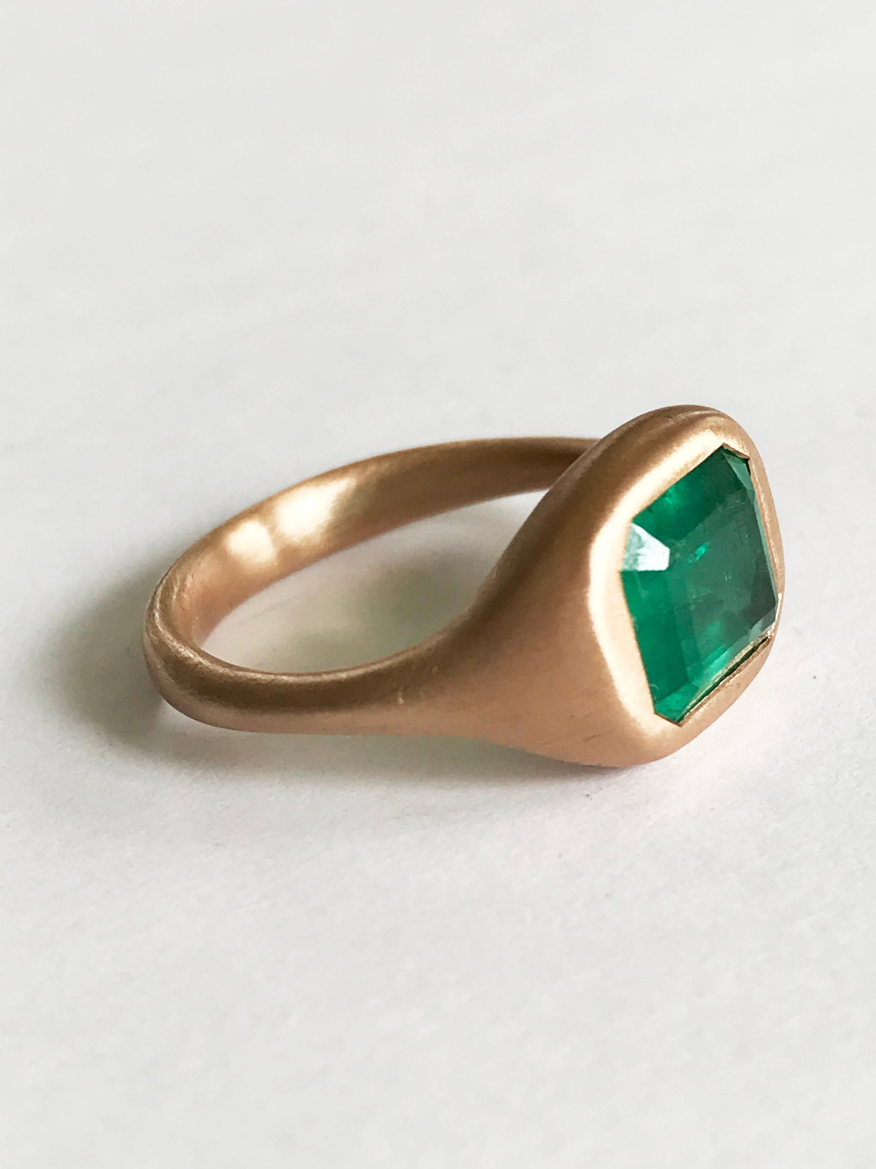 Dalben 2, 8 Carat Emerald Rose Gold Ring 3