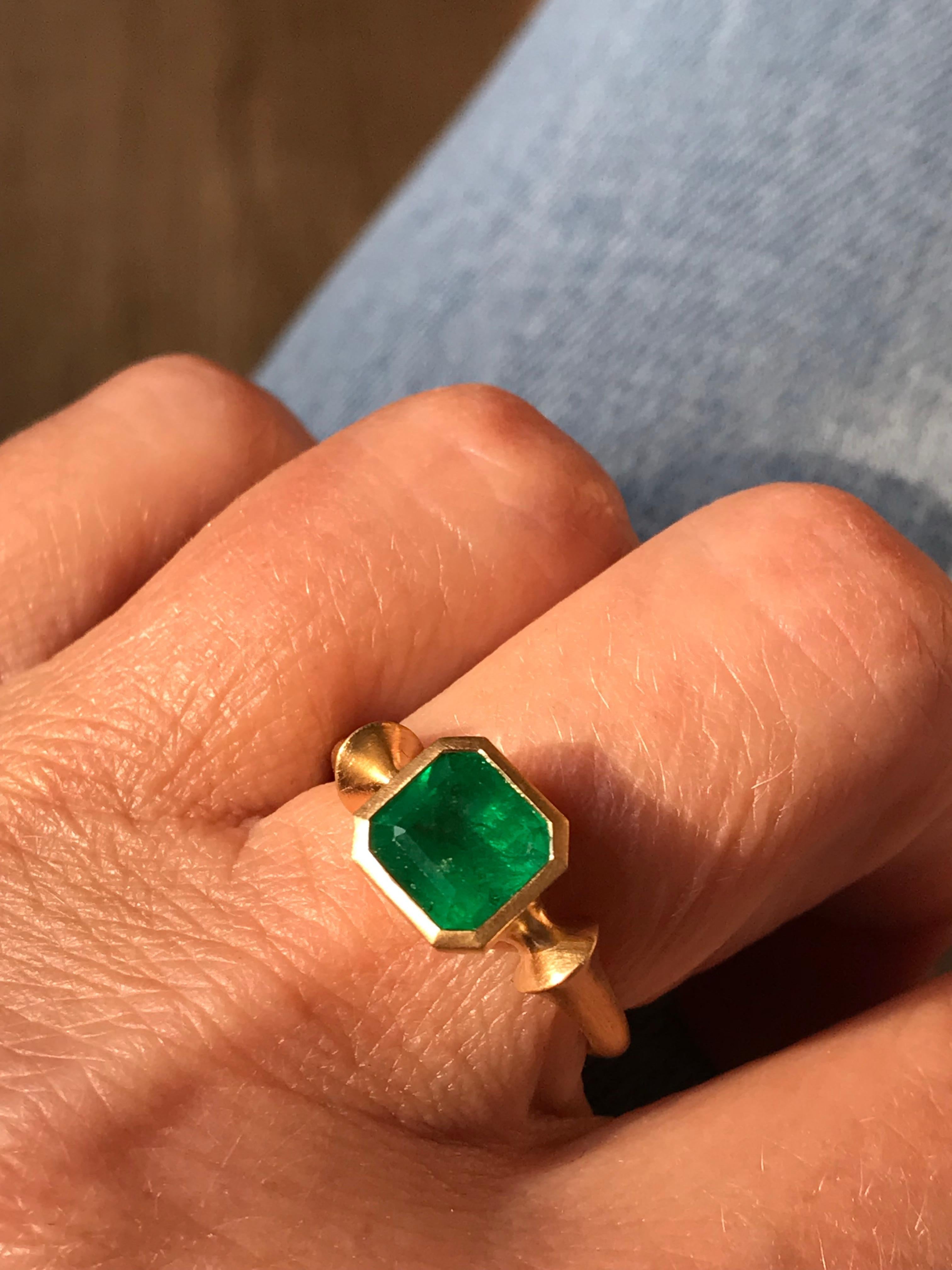 Dalben 2 Karat Smaragd-Gelbgold-Ring im Angebot 10