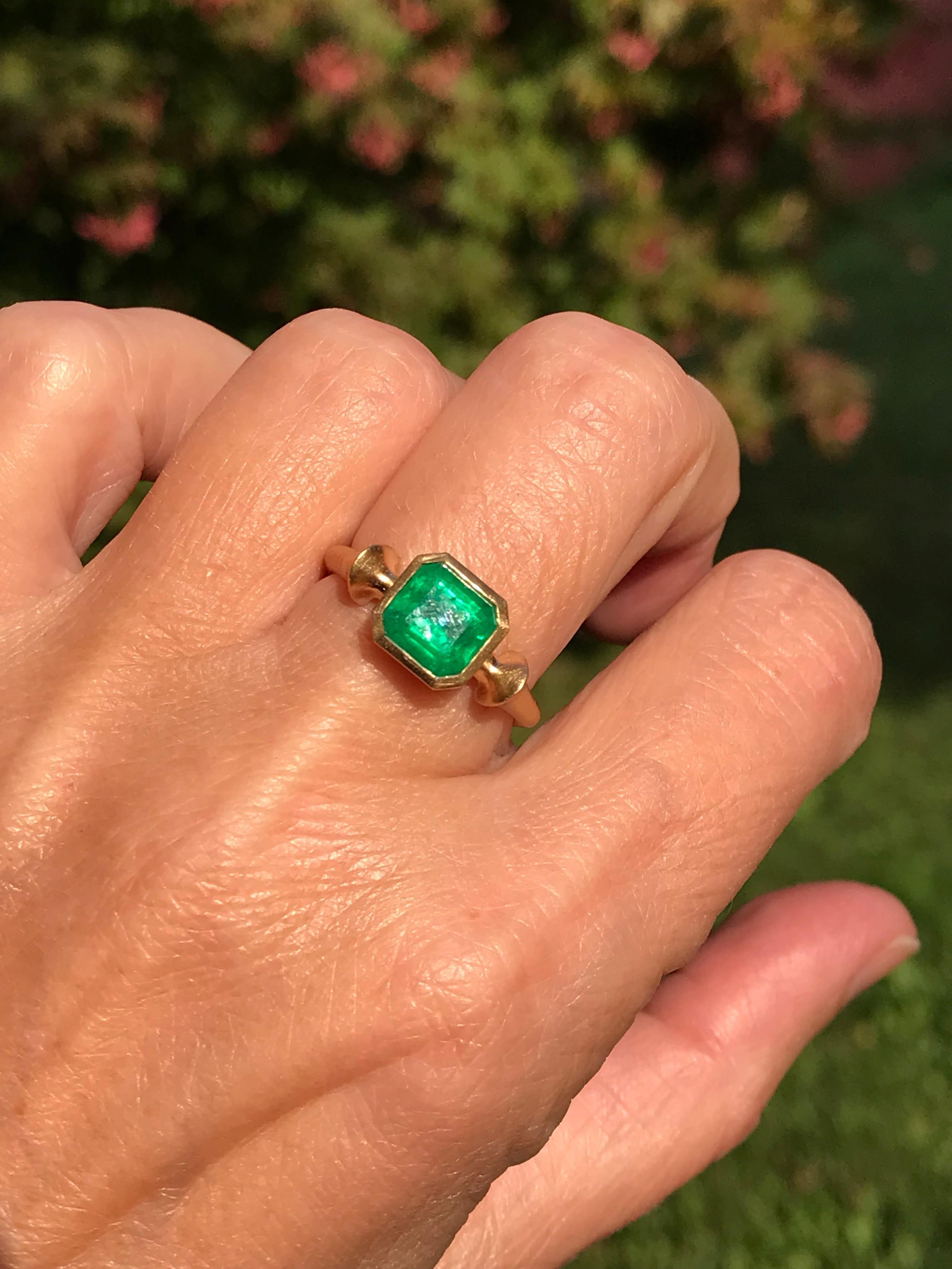 Dalben 2 Karat Smaragd-Gelbgold-Ring Damen im Angebot