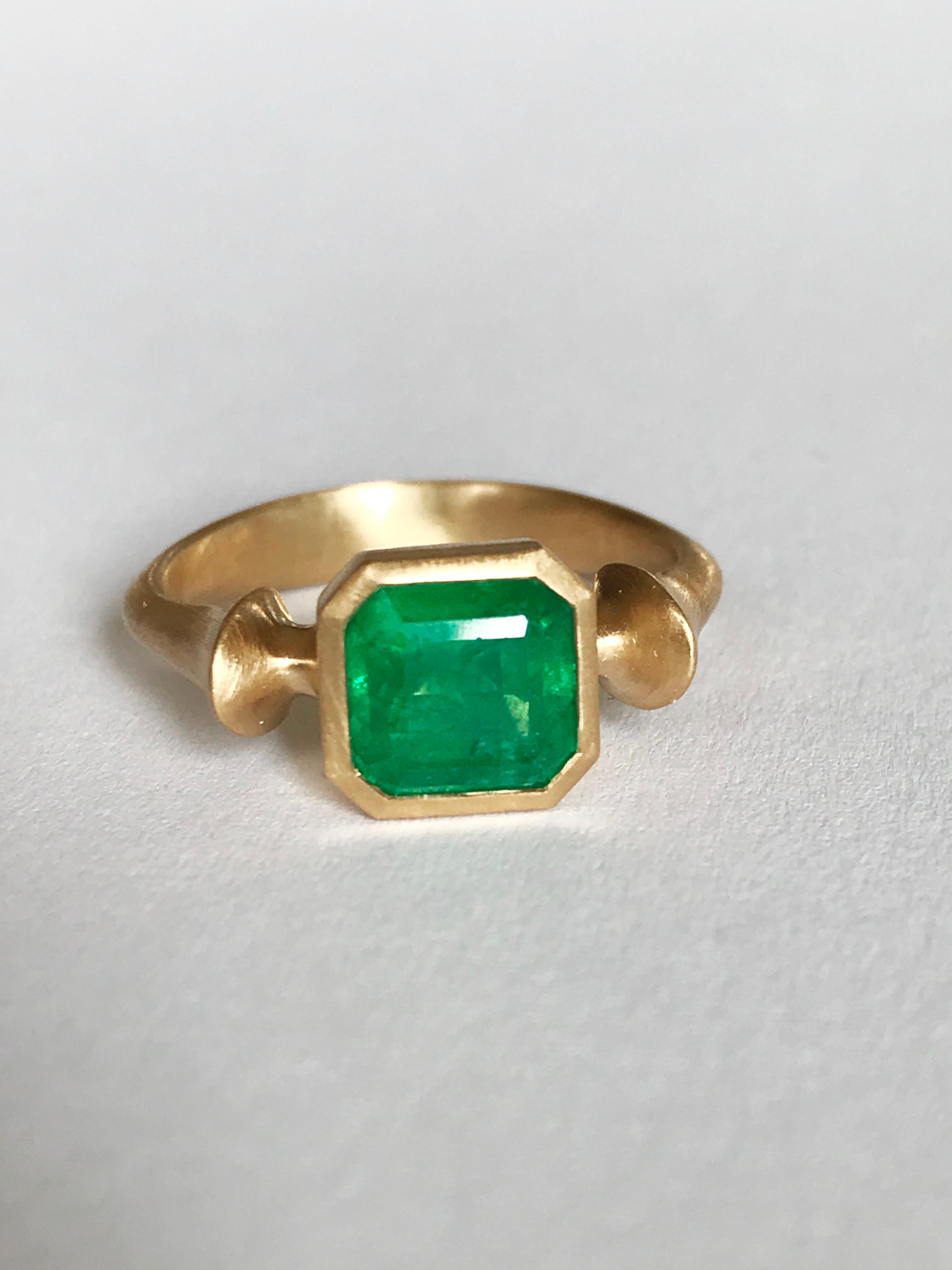 Dalben 2 Karat Smaragd-Gelbgold-Ring im Angebot 2