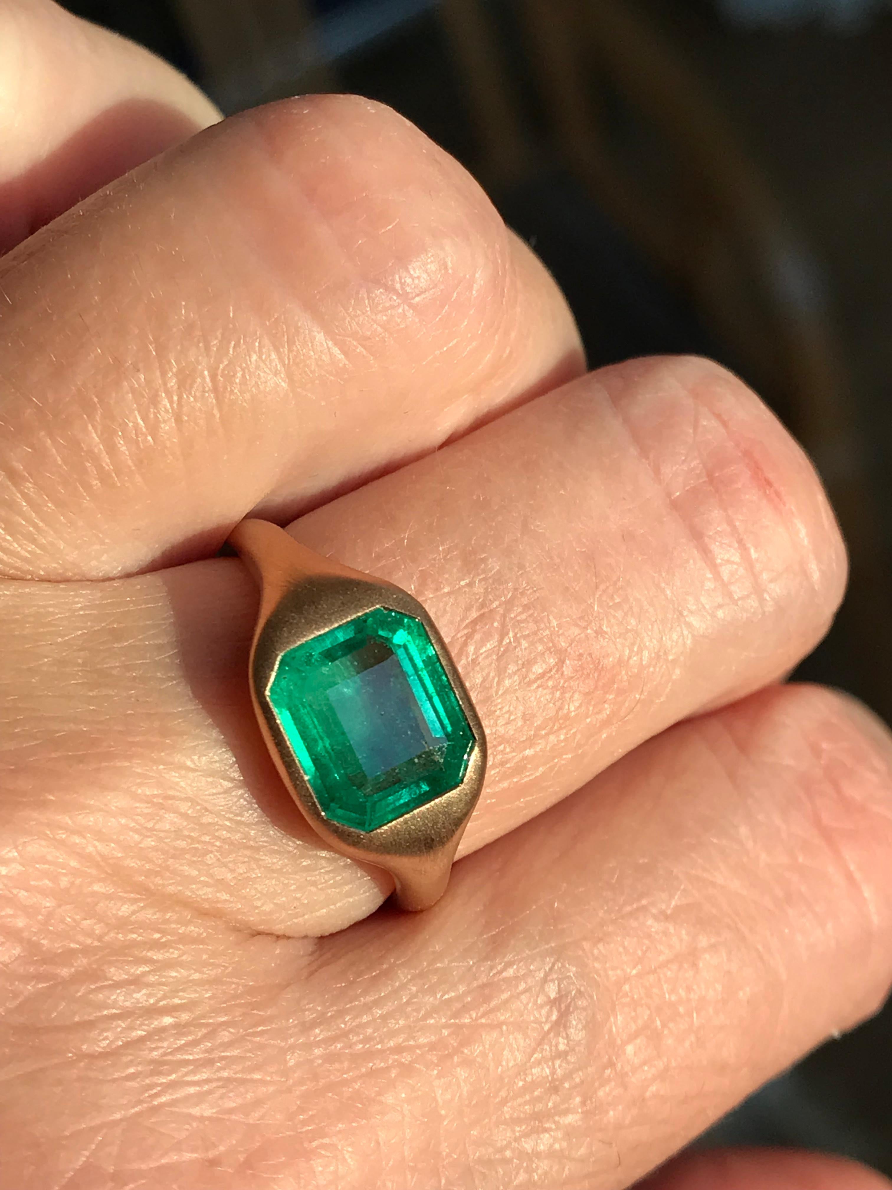 Contemporary Dalben 2, 33 Carat Emerald Rose Gold Ring