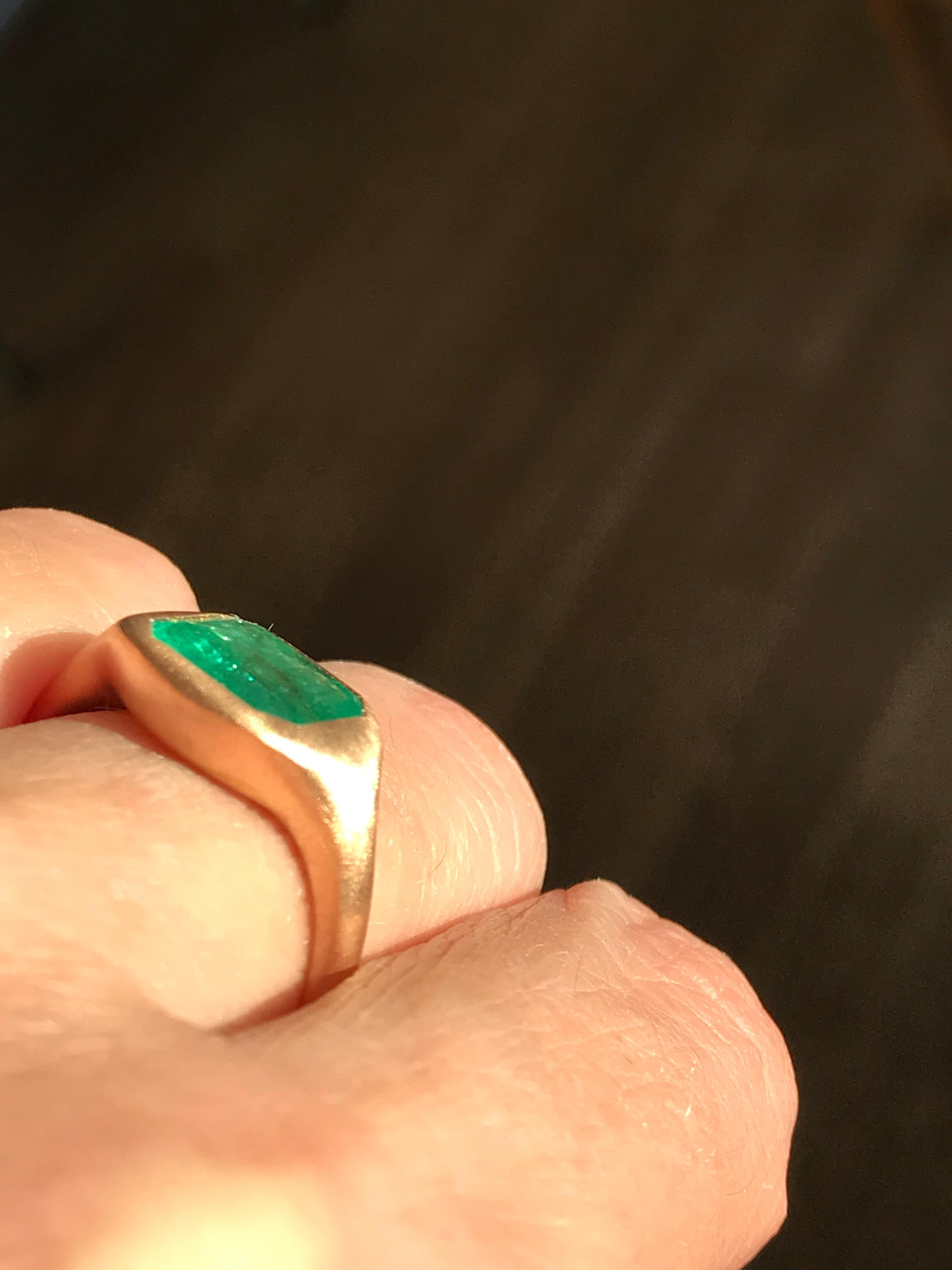 Dalben 2, 33 Carat Emerald Rose Gold Ring In New Condition In Como, IT