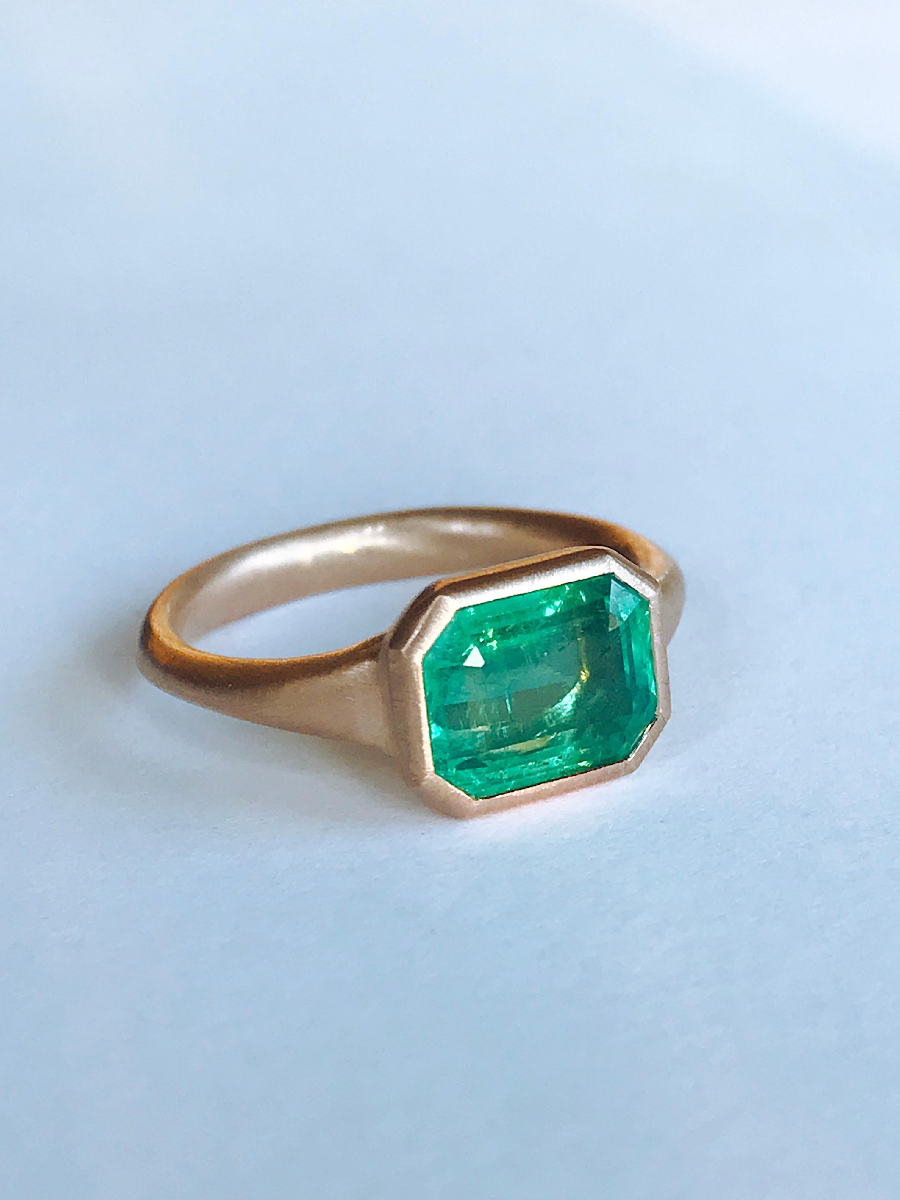 Dalben 2, 38 Carat Emerald Rose Gold Ring In New Condition In Como, IT