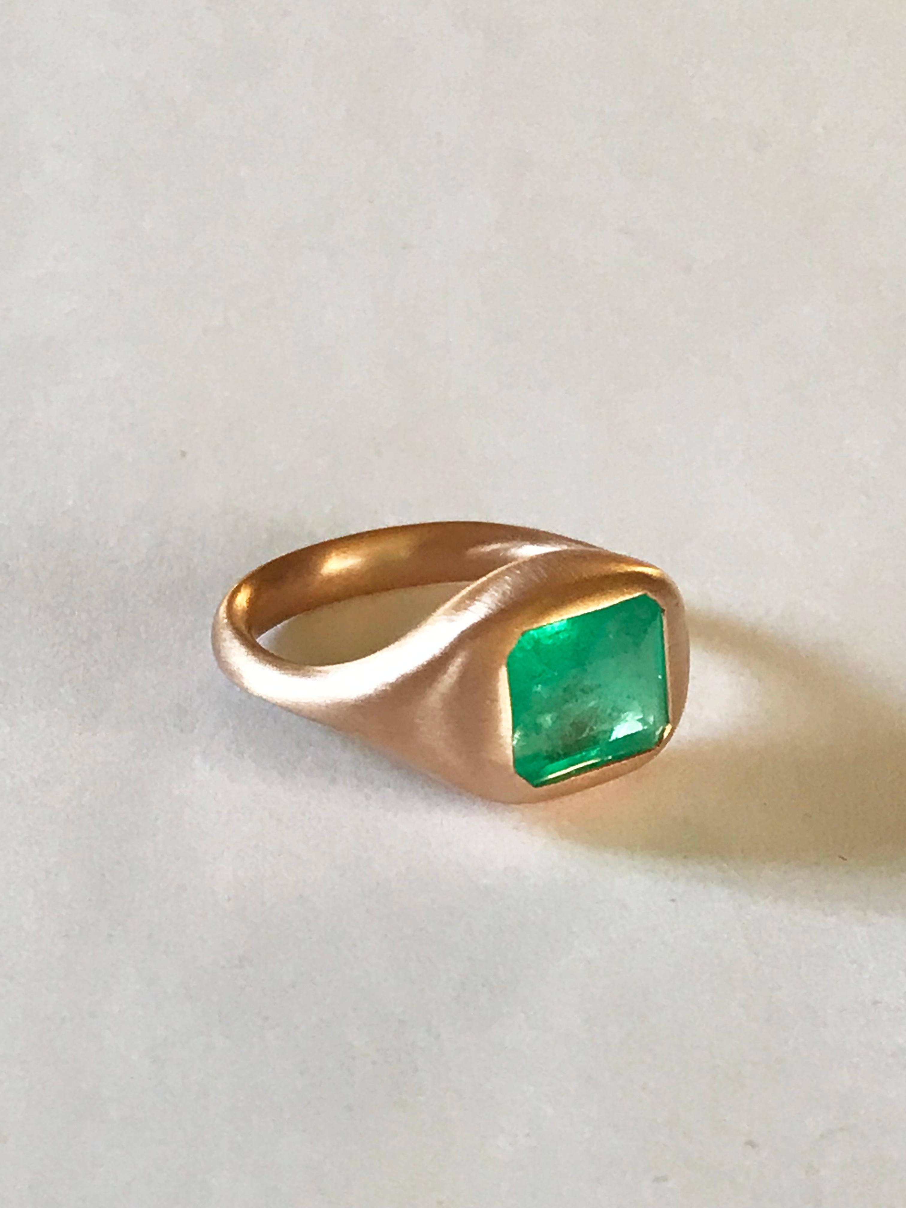 Dalben 2.46 Carat Colombian Emerald Rose Gold Ring For Sale 4