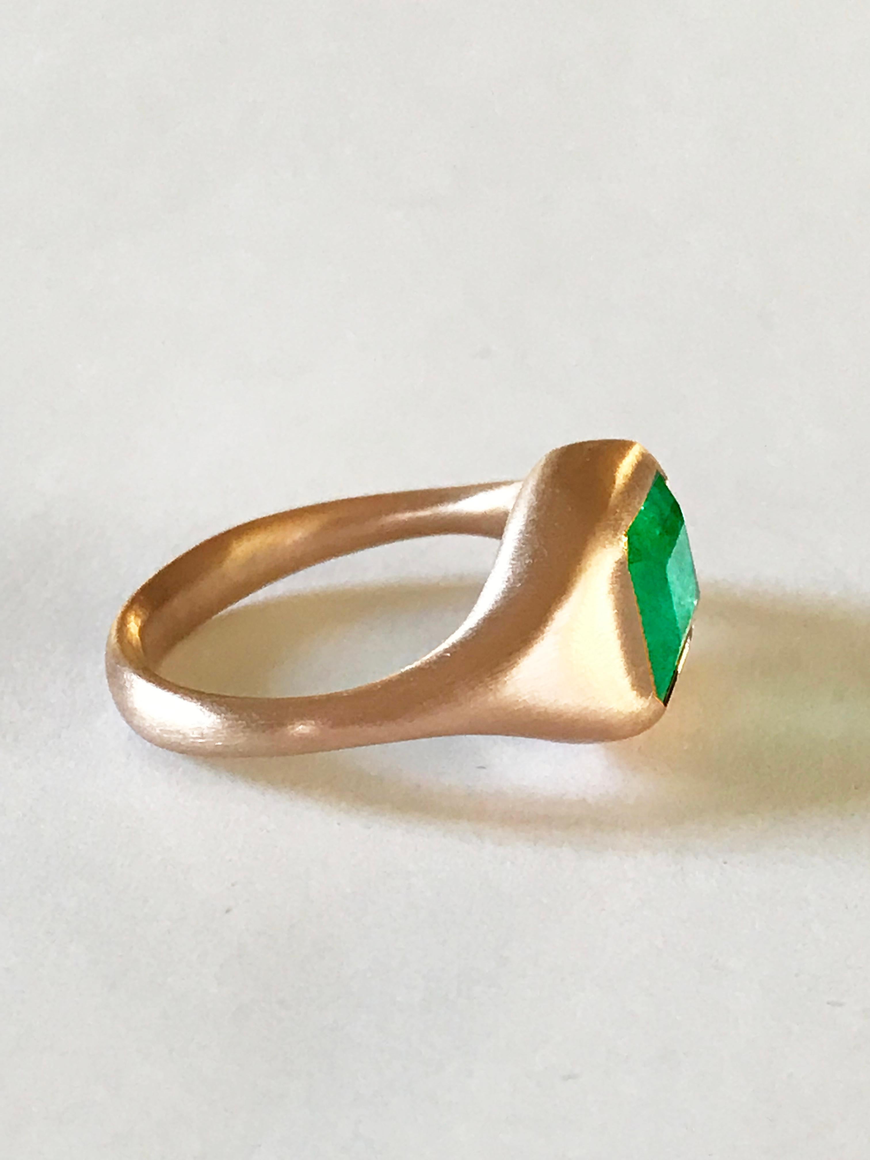 Dalben 2.46 Carat Colombian Emerald Rose Gold Ring For Sale 6