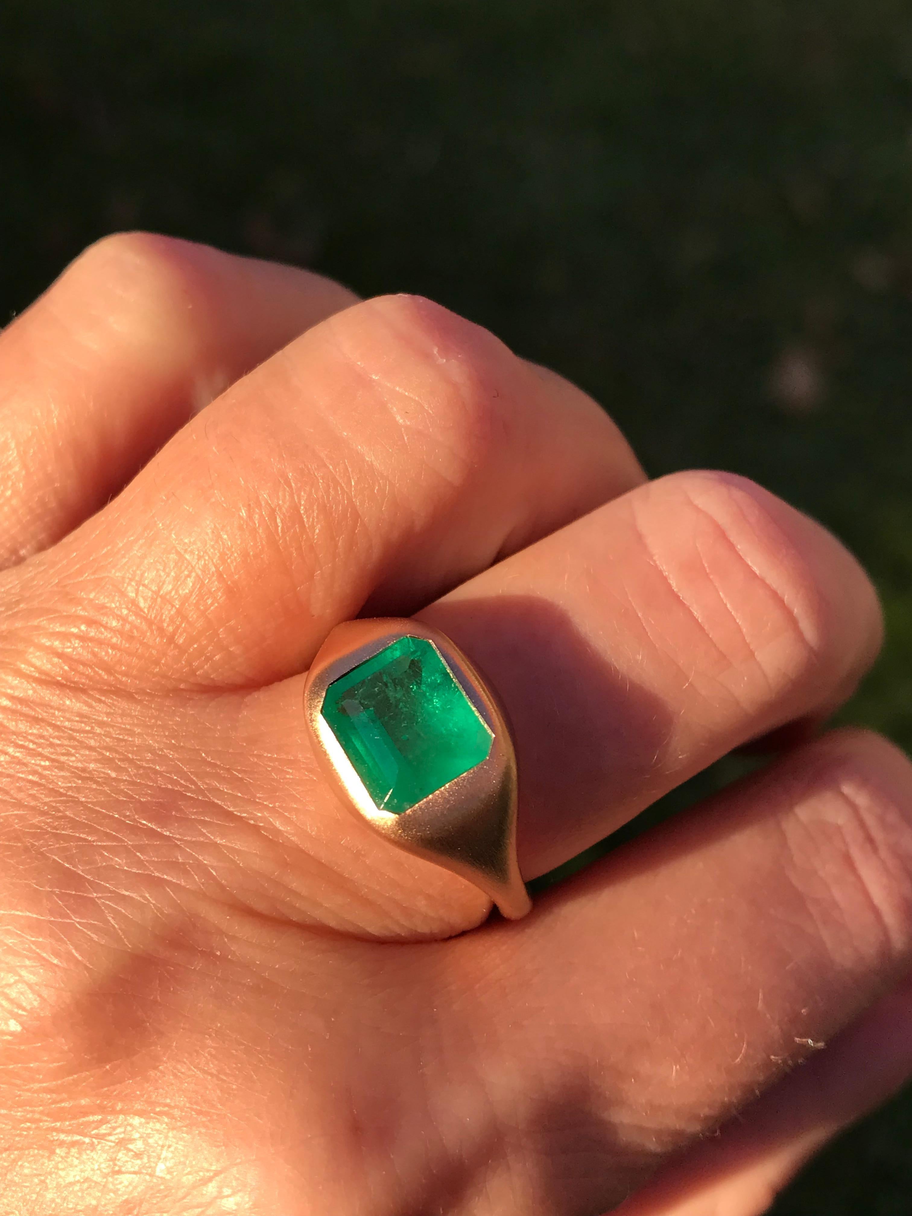 Emerald Cut Dalben 2.46 Carat Colombian Emerald Rose Gold Ring For Sale