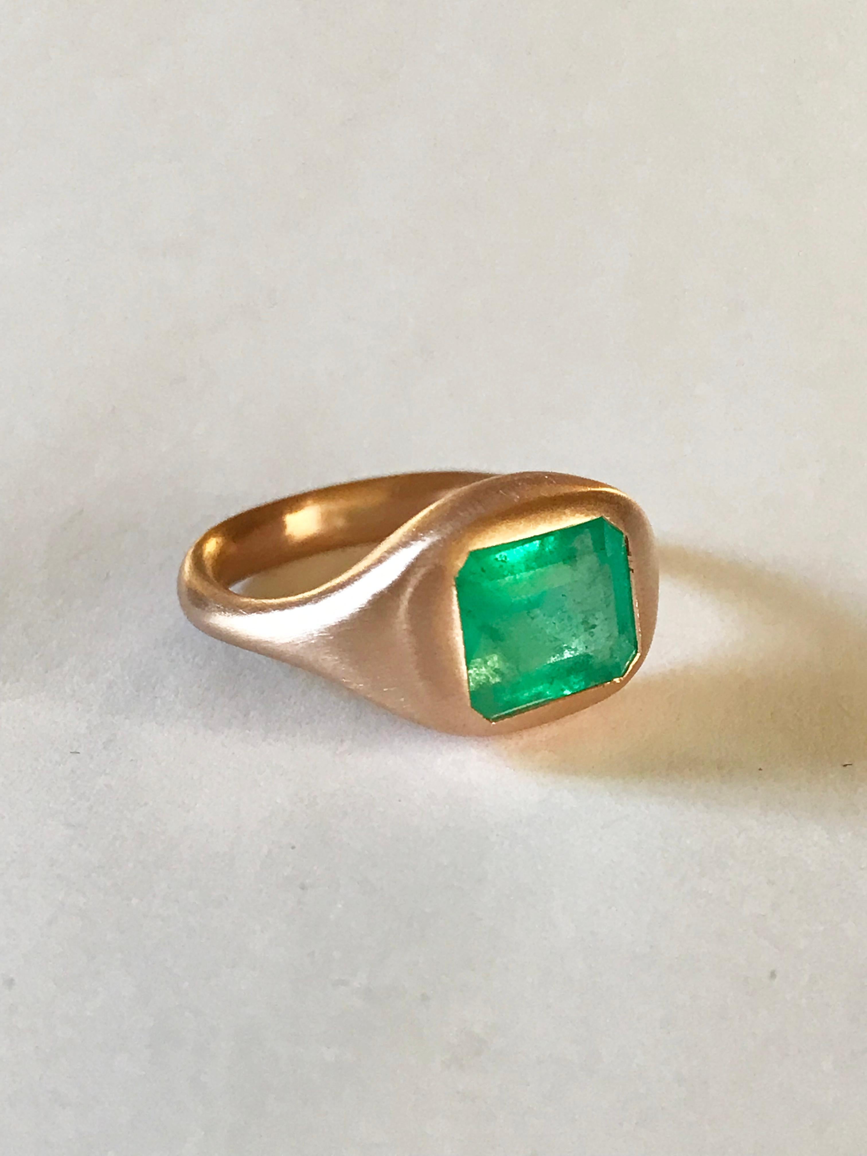 Dalben 2.46 Carat Colombian Emerald Rose Gold Ring For Sale 1