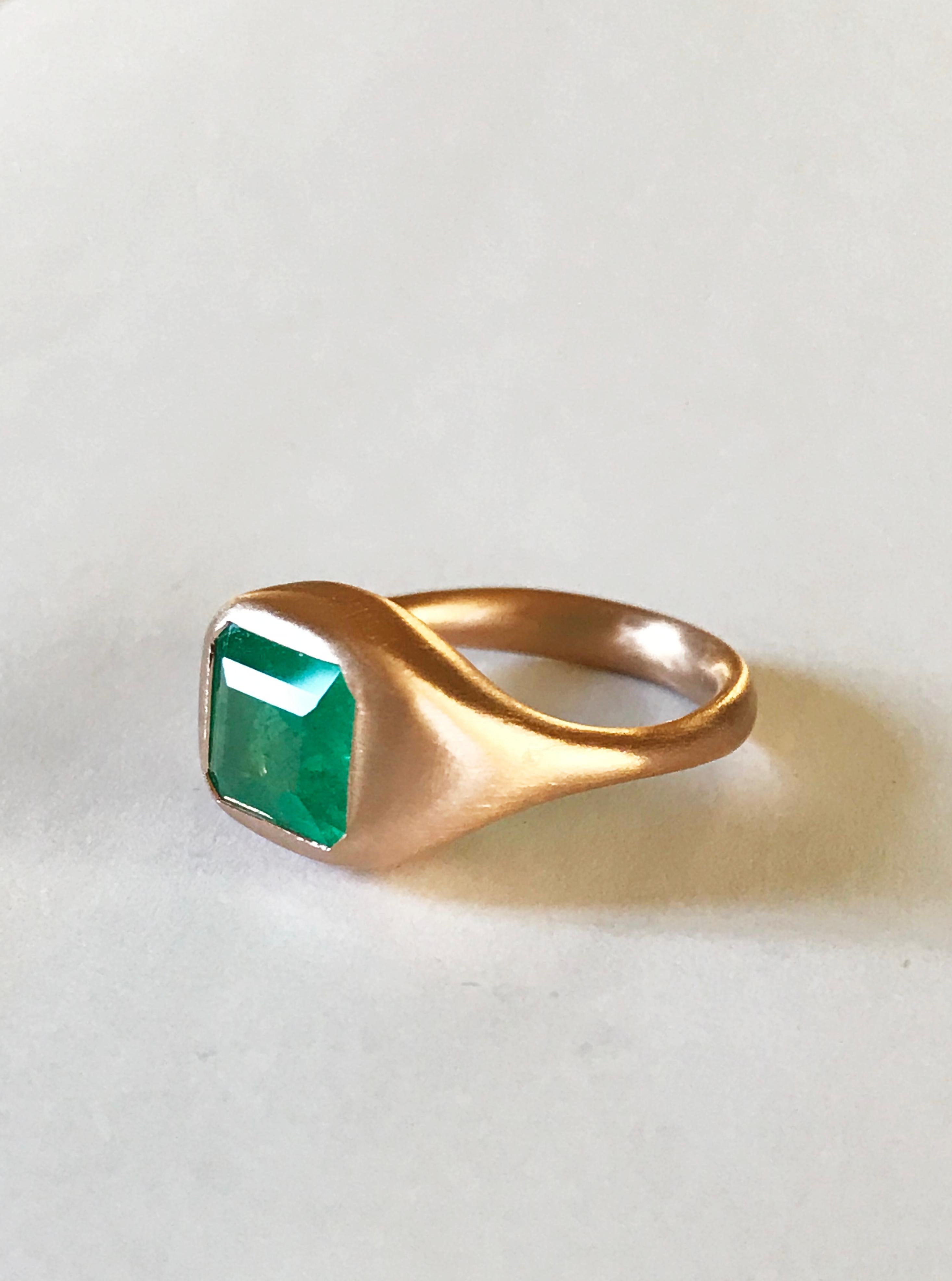Dalben 2.46 Carat Colombian Emerald Rose Gold Ring For Sale 3