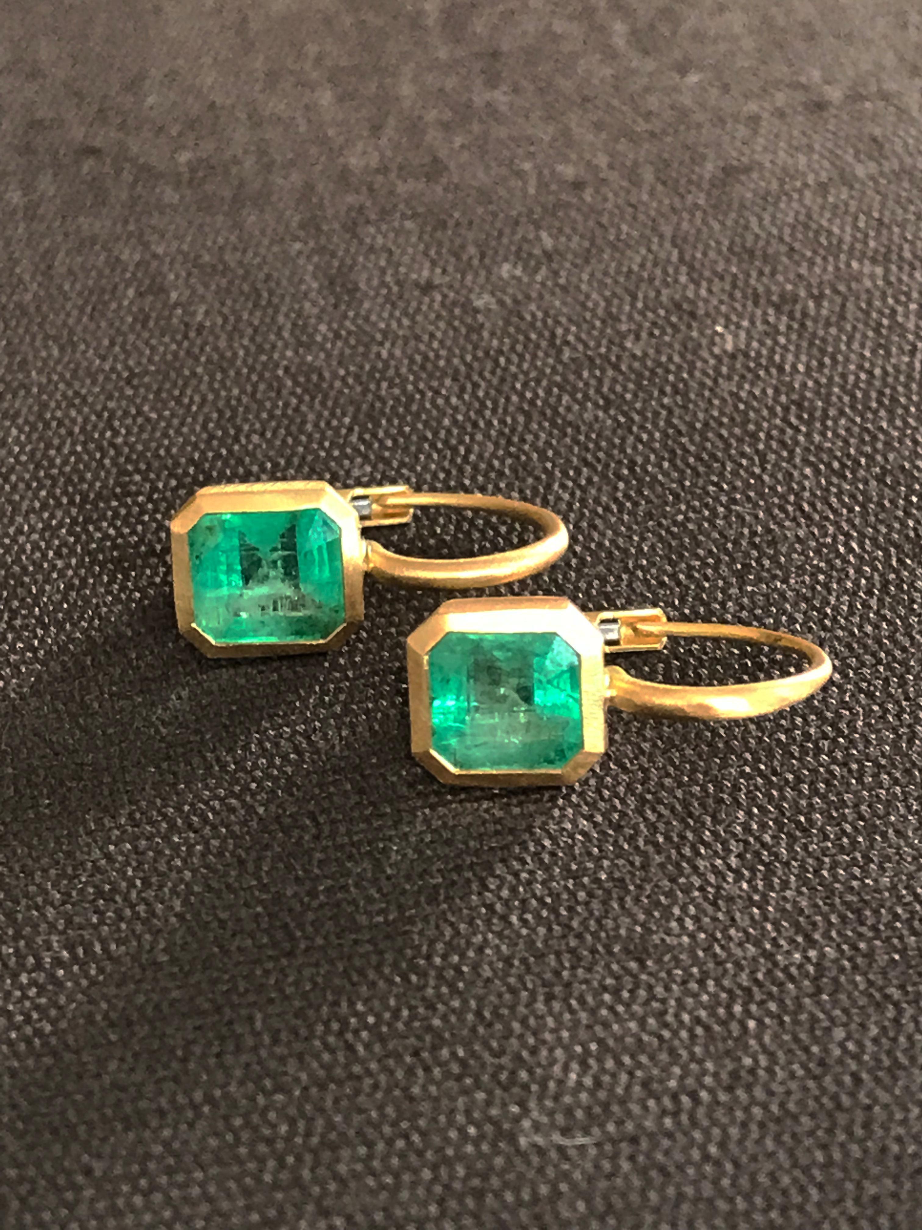 Dalben 2, 69 Carat Emerald Yellow Gold Earrings 6