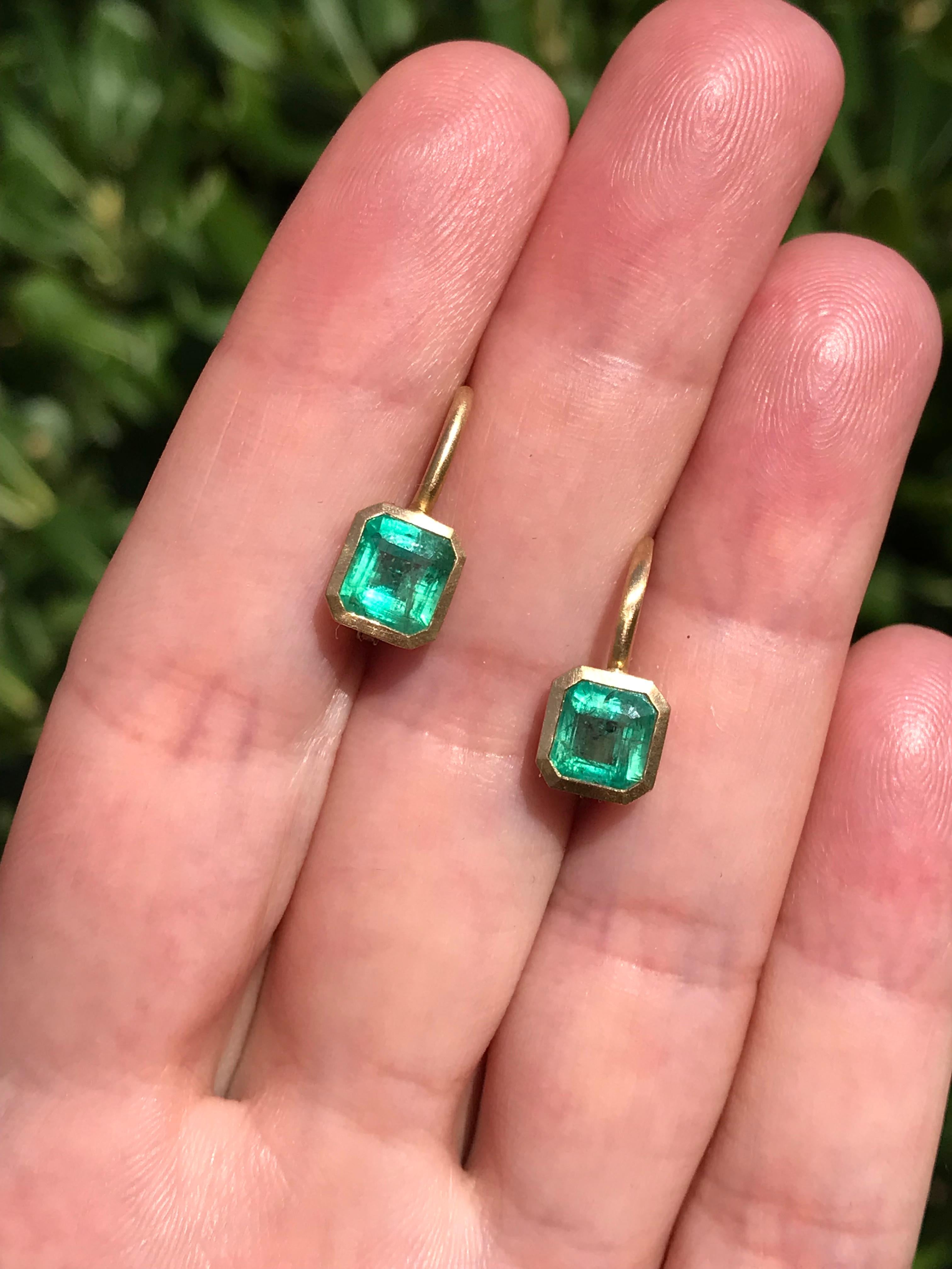 Dalben design  18k yellow gold satin finishing earrings with two bezel-set emerald faceted cut  emerald weight 2,69 carats .
Bezel stone dimensions :
 7,9 x 7,3 mm  7,8 x 7,4 mm
height with leverback 16,7 mm
The earrings has been designed and