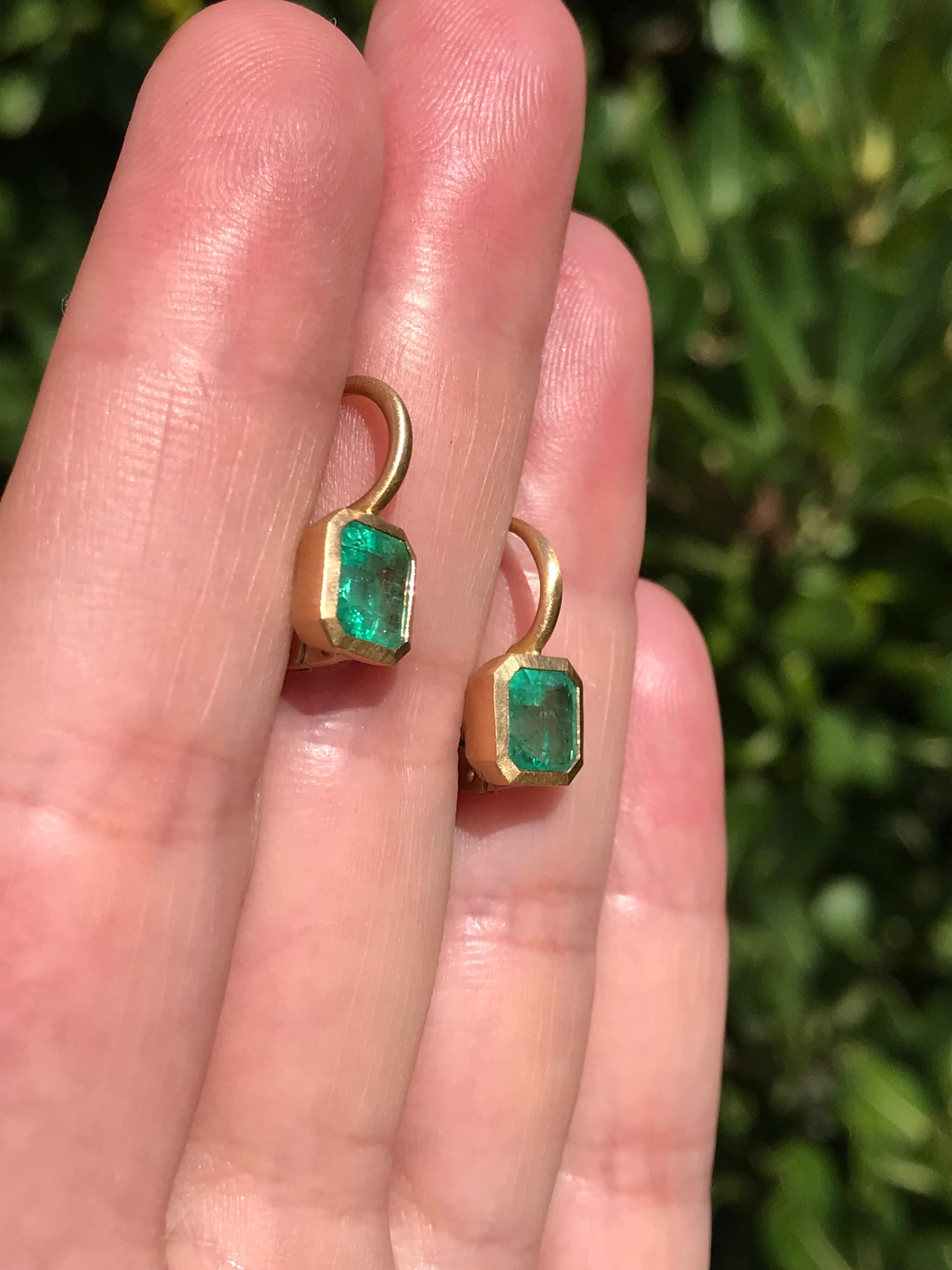 Contemporary Dalben 2, 69 Carat Emerald Yellow Gold Earrings