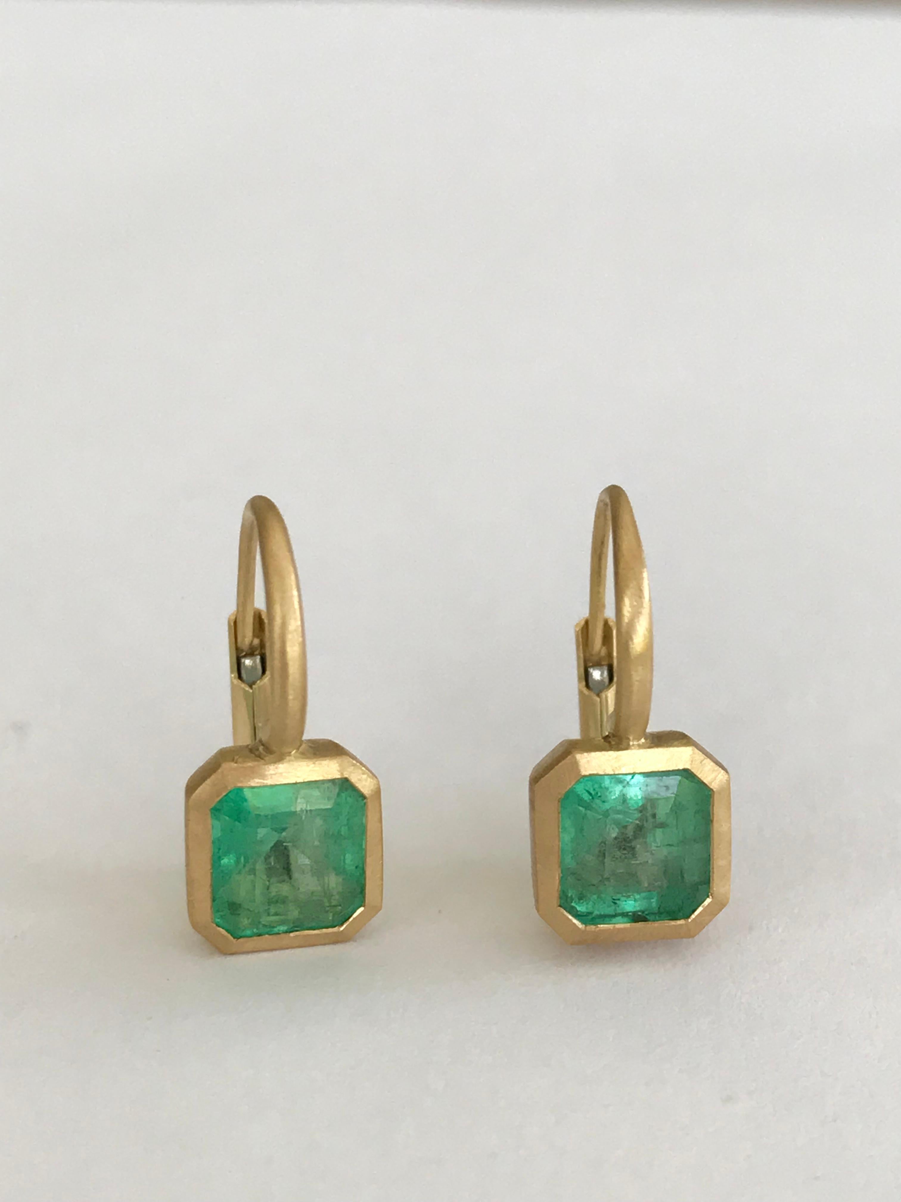 Dalben 2, 69 Carat Emerald Yellow Gold Earrings 1