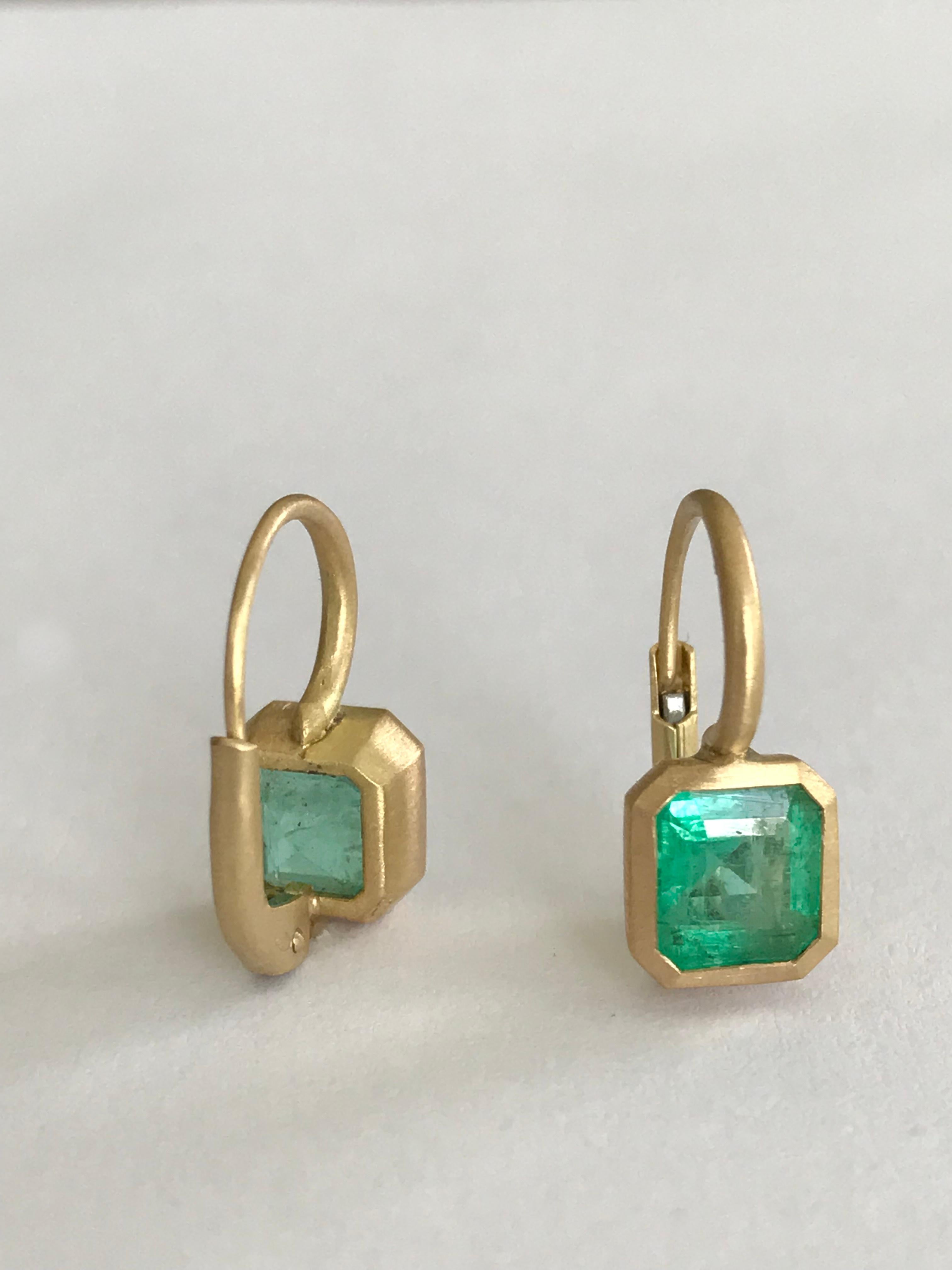 Dalben 2, 69 Carat Emerald Yellow Gold Earrings 2