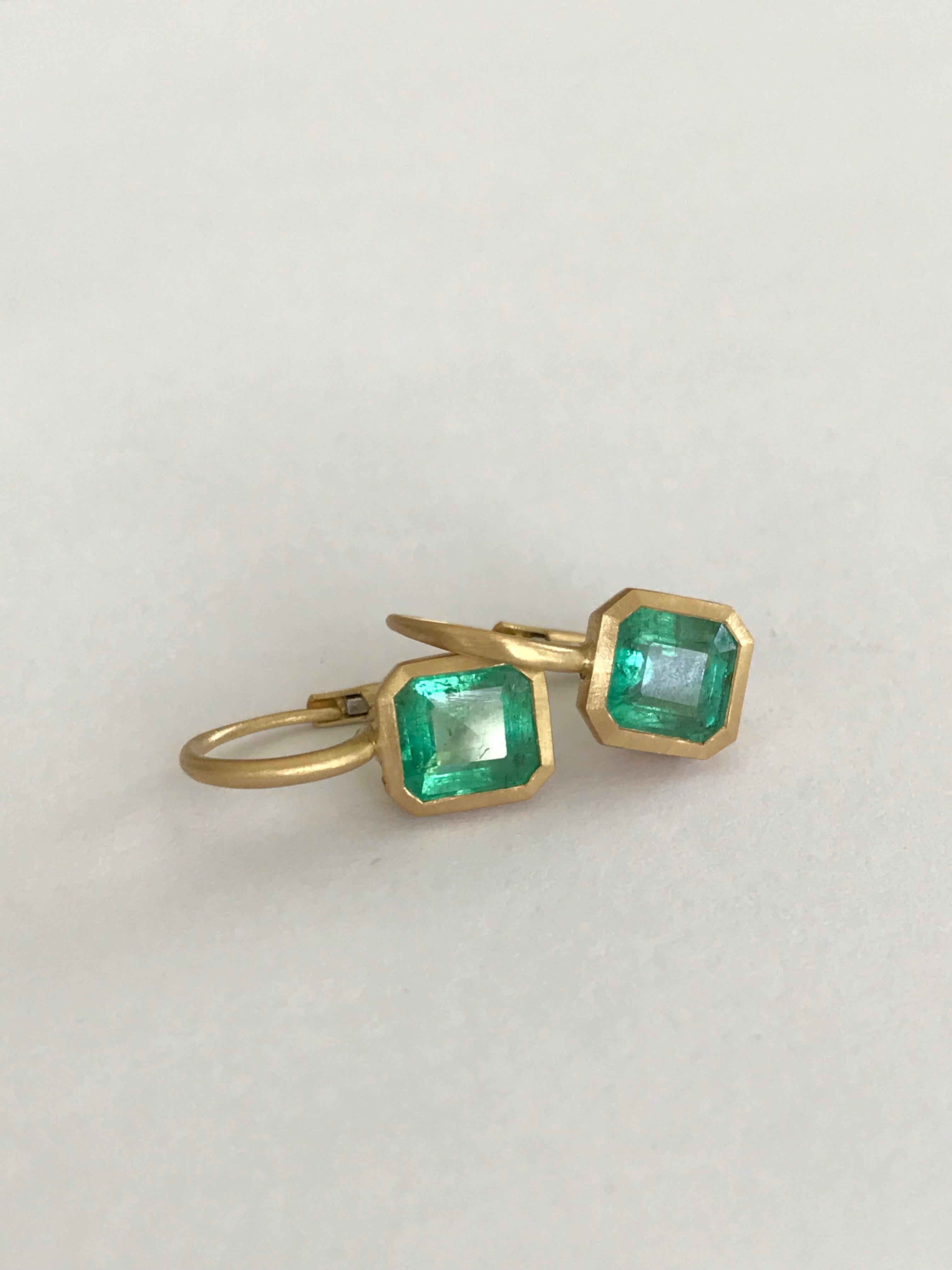 Dalben 2, 69 Carat Emerald Yellow Gold Earrings 3