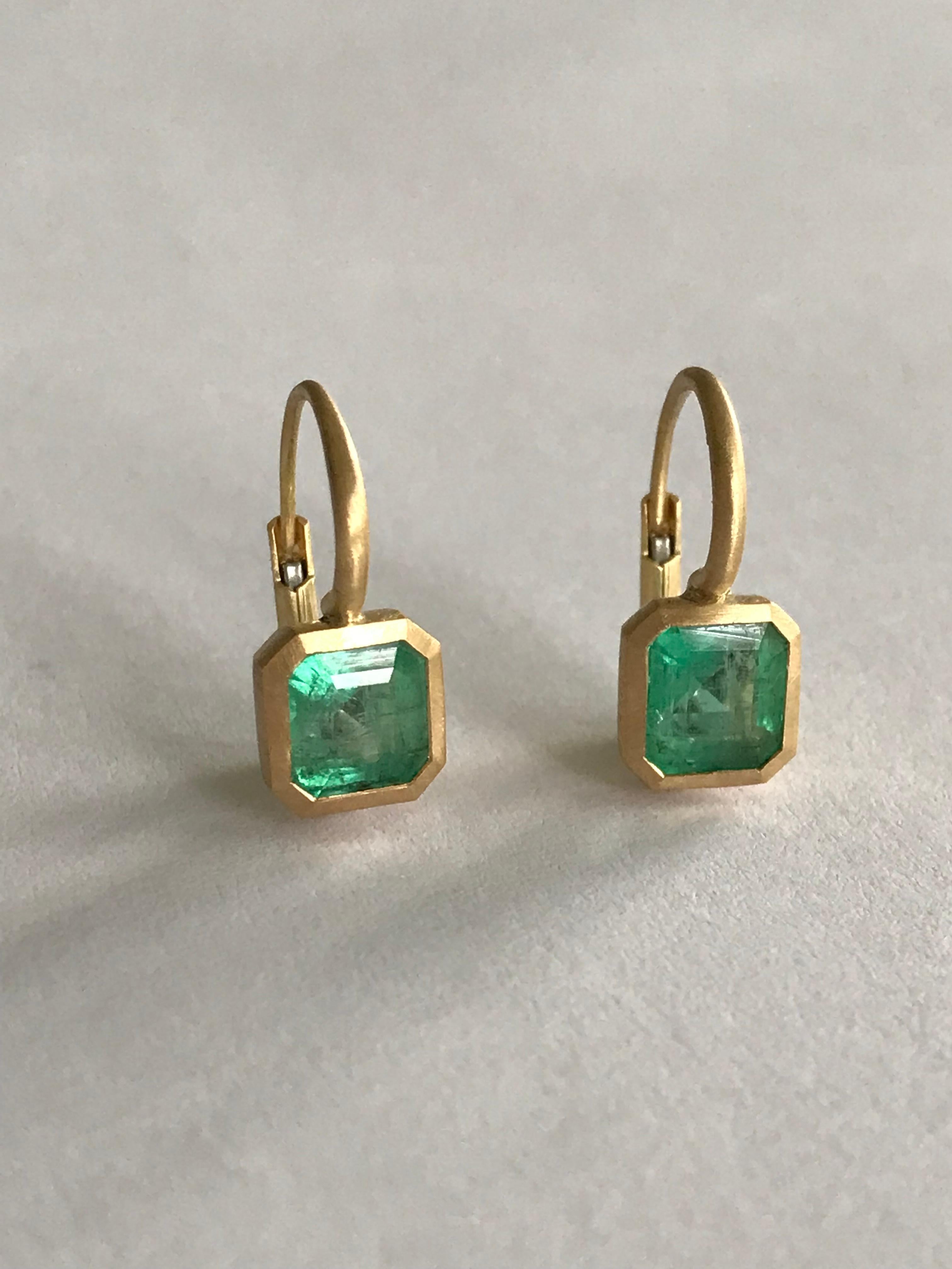 Dalben 2, 69 Carat Emerald Yellow Gold Earrings 4