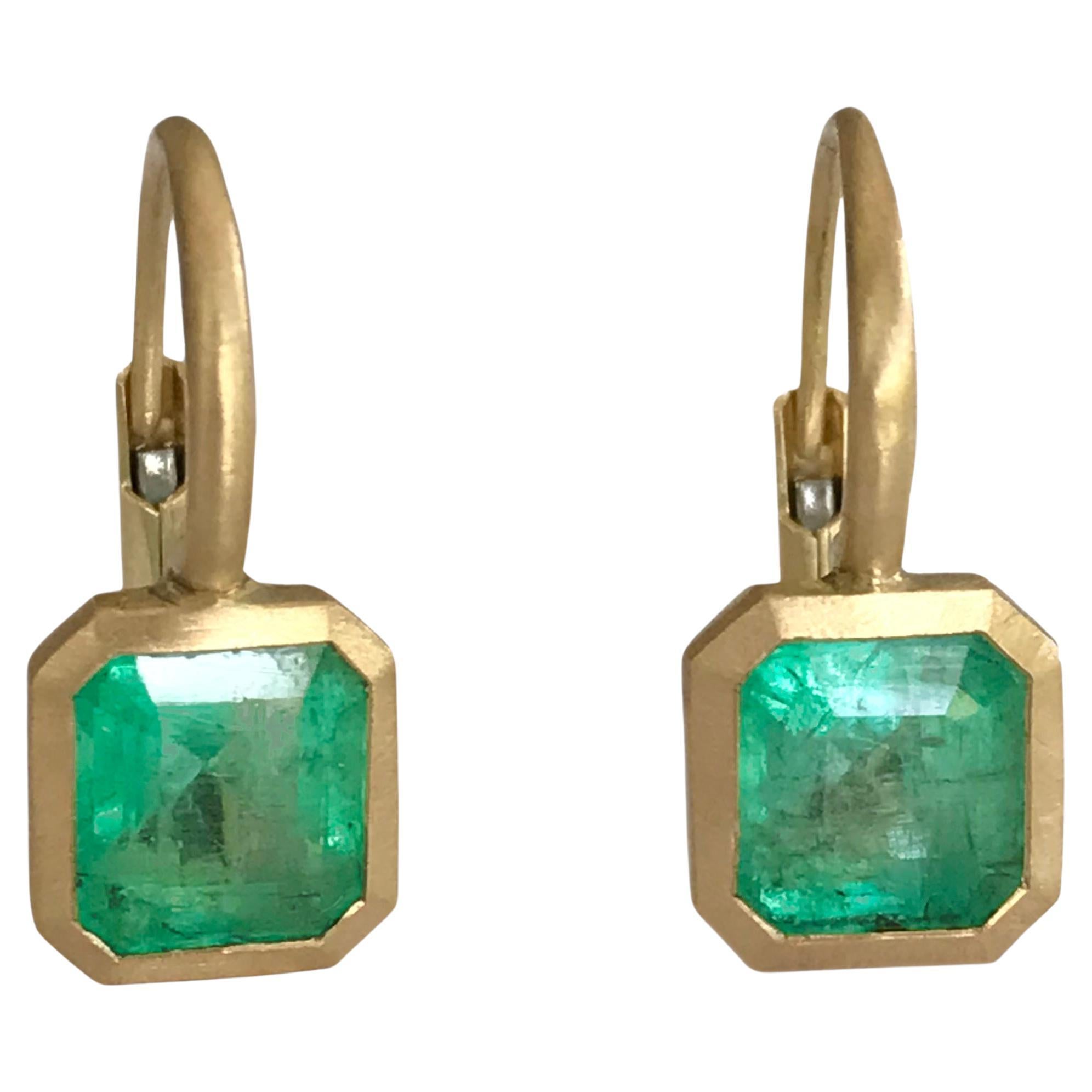 Dalben 2, 69 Carat Emerald Yellow Gold Earrings