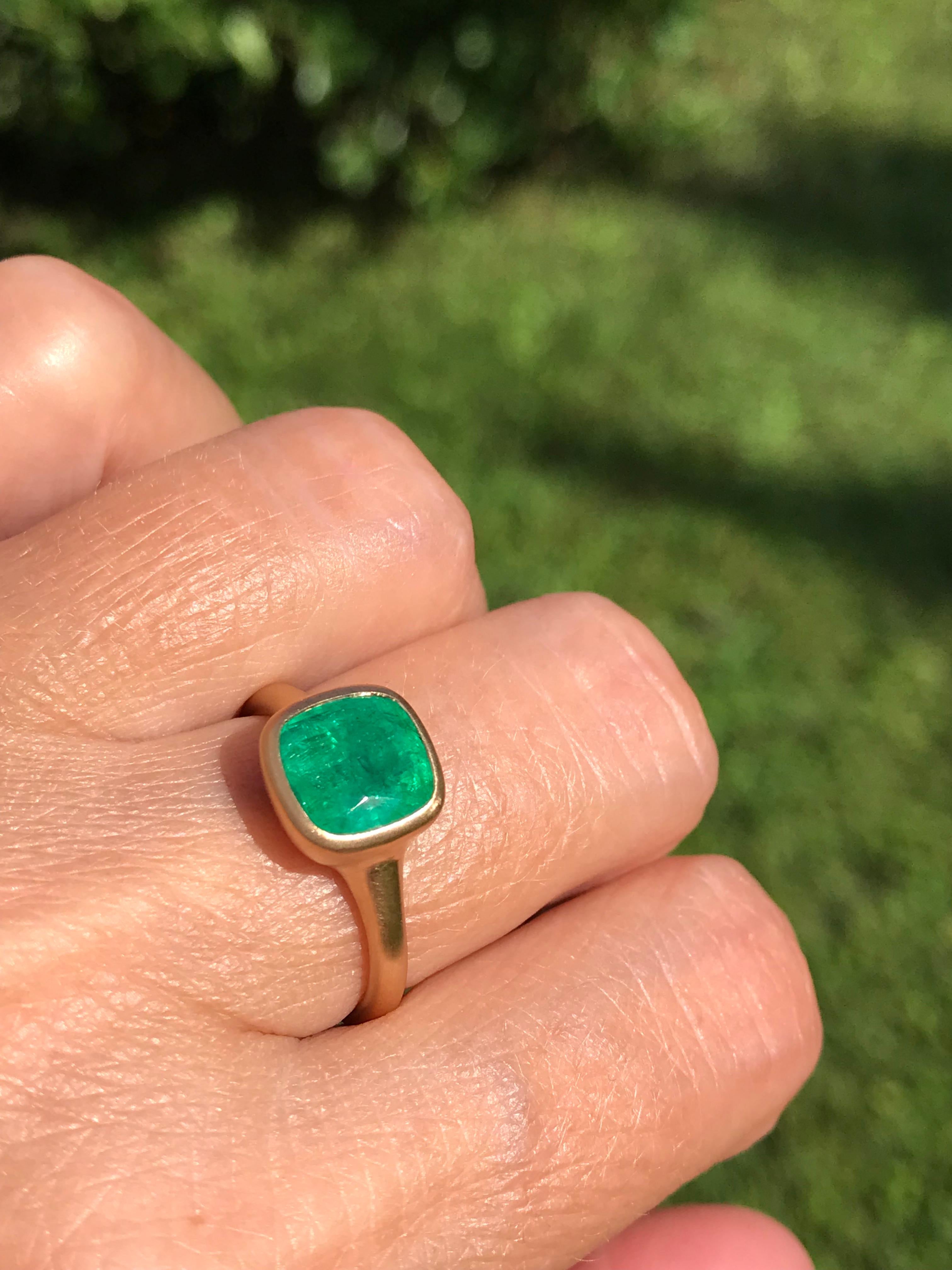 Contemporary Dalben 2, 84 Carat Emerald Yellow Gold Ring