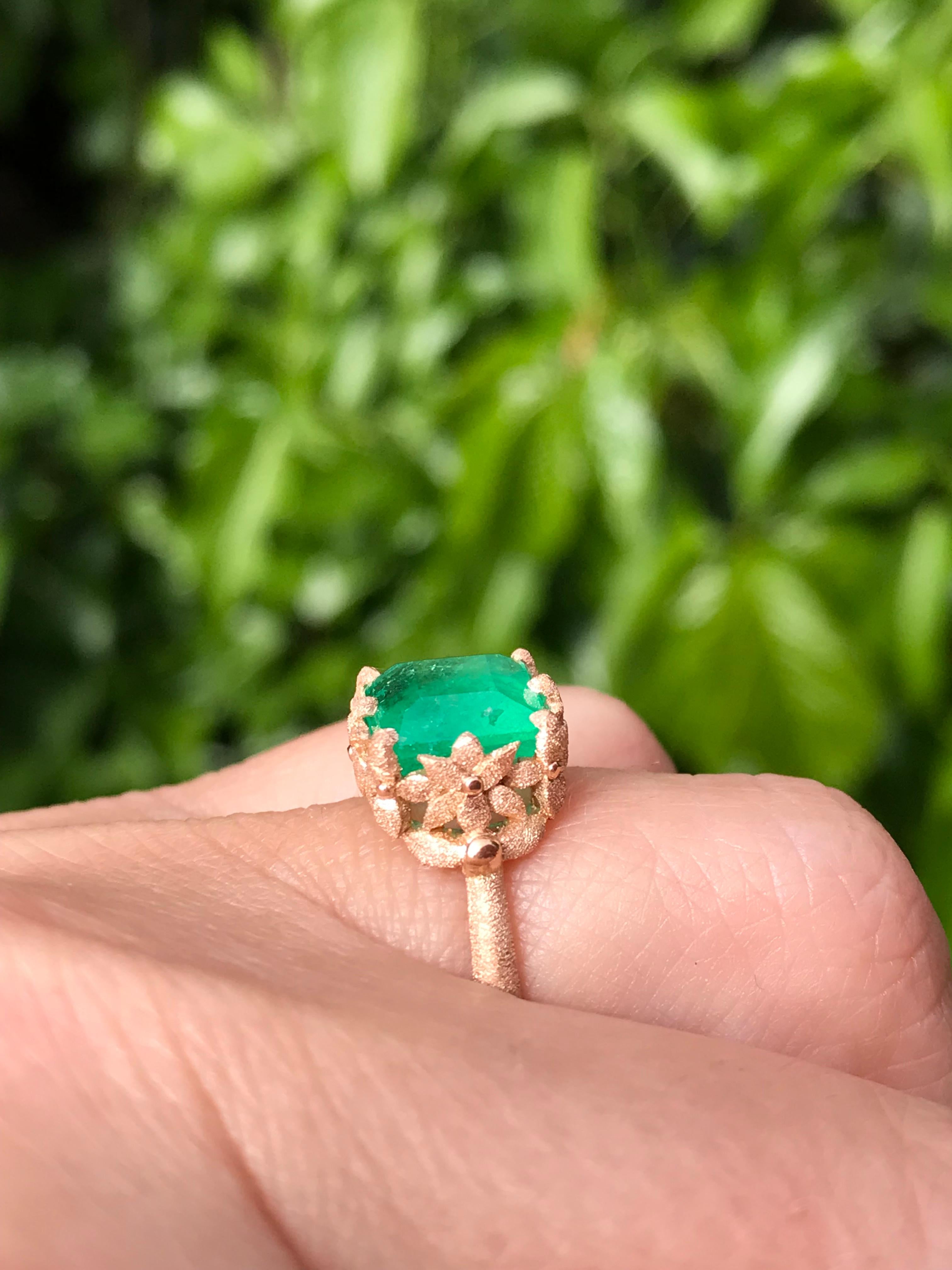 Contemporary Dalben 3.57 Carat Emerald Cut Emerald Rose Gold Ring For Sale