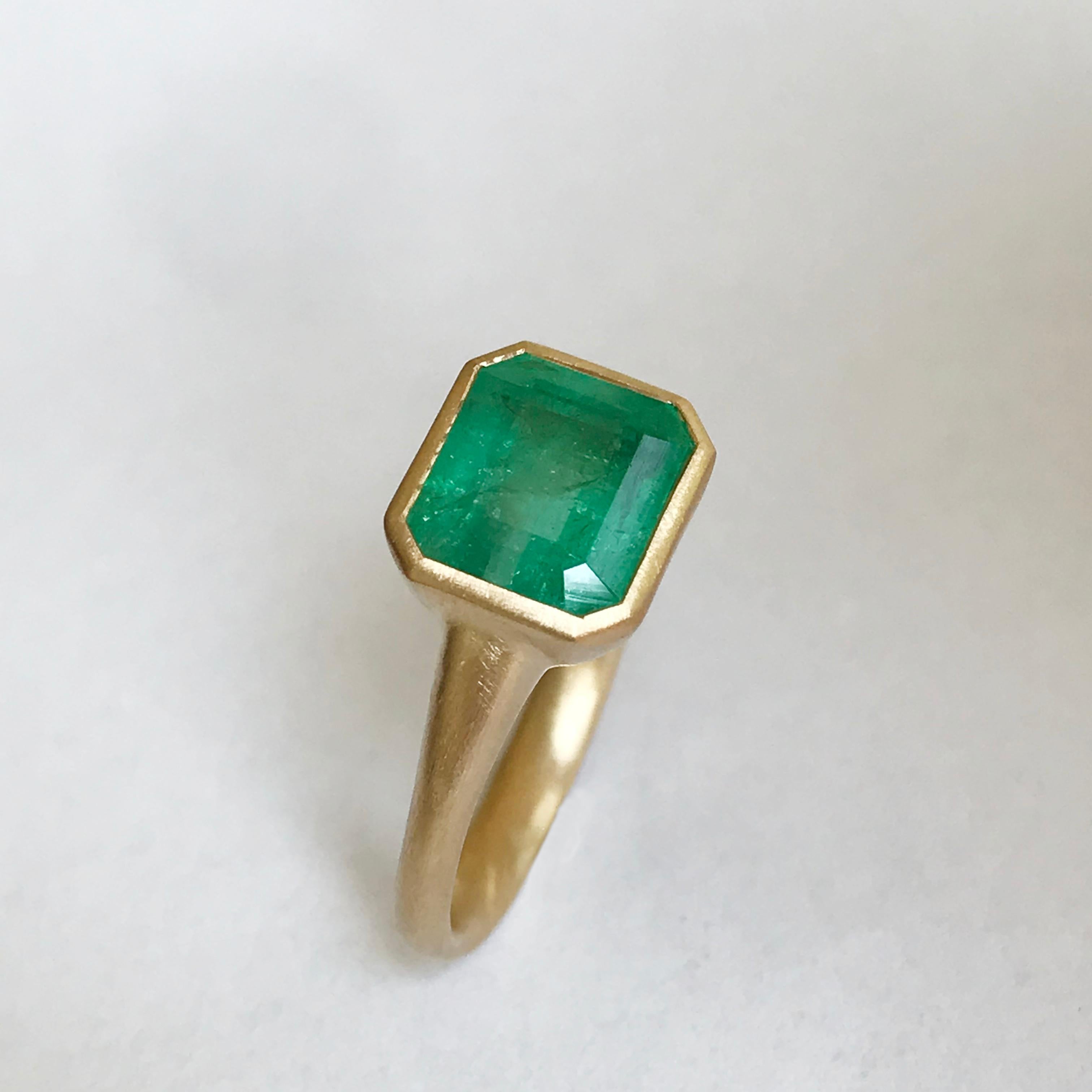 Dalben 3, 86 Carat Emerald Yellow Gold Ring For Sale 3