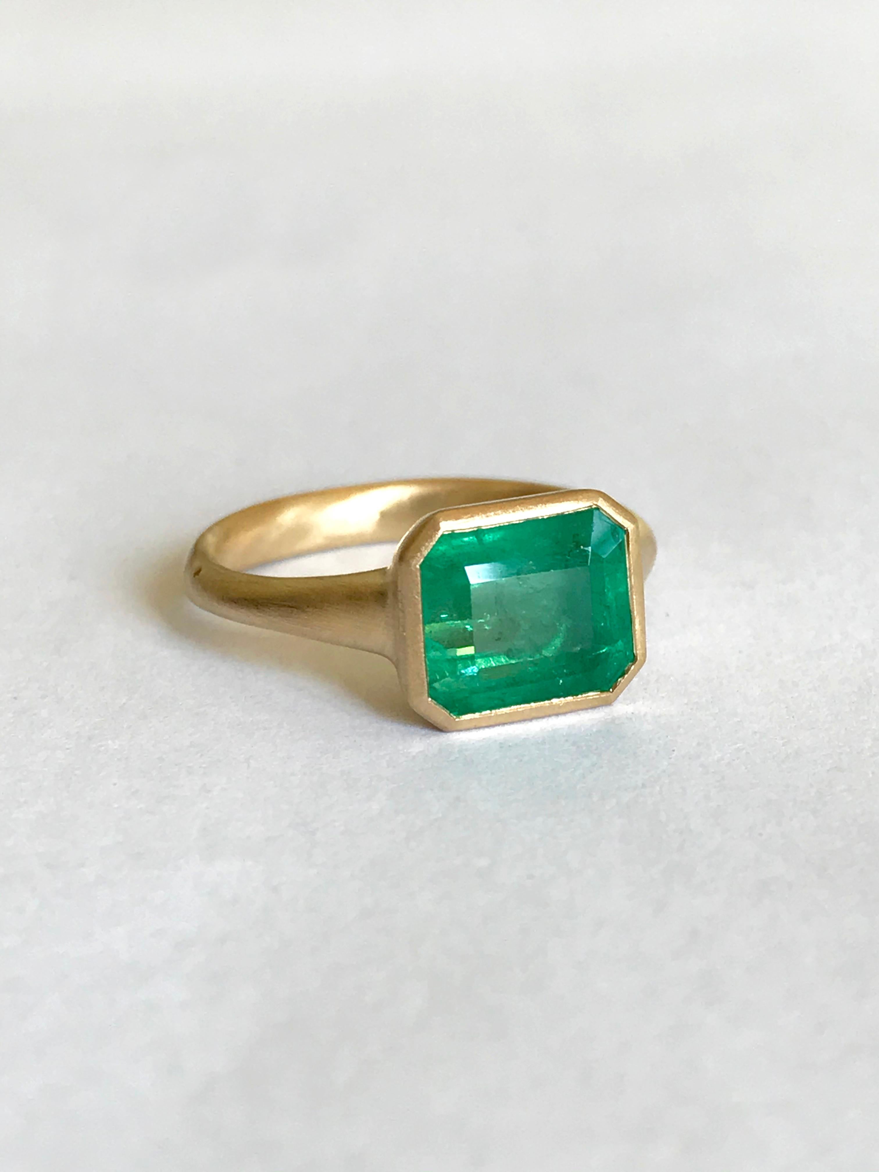 Dalben 3, 86 Carat Emerald Yellow Gold Ring For Sale 4