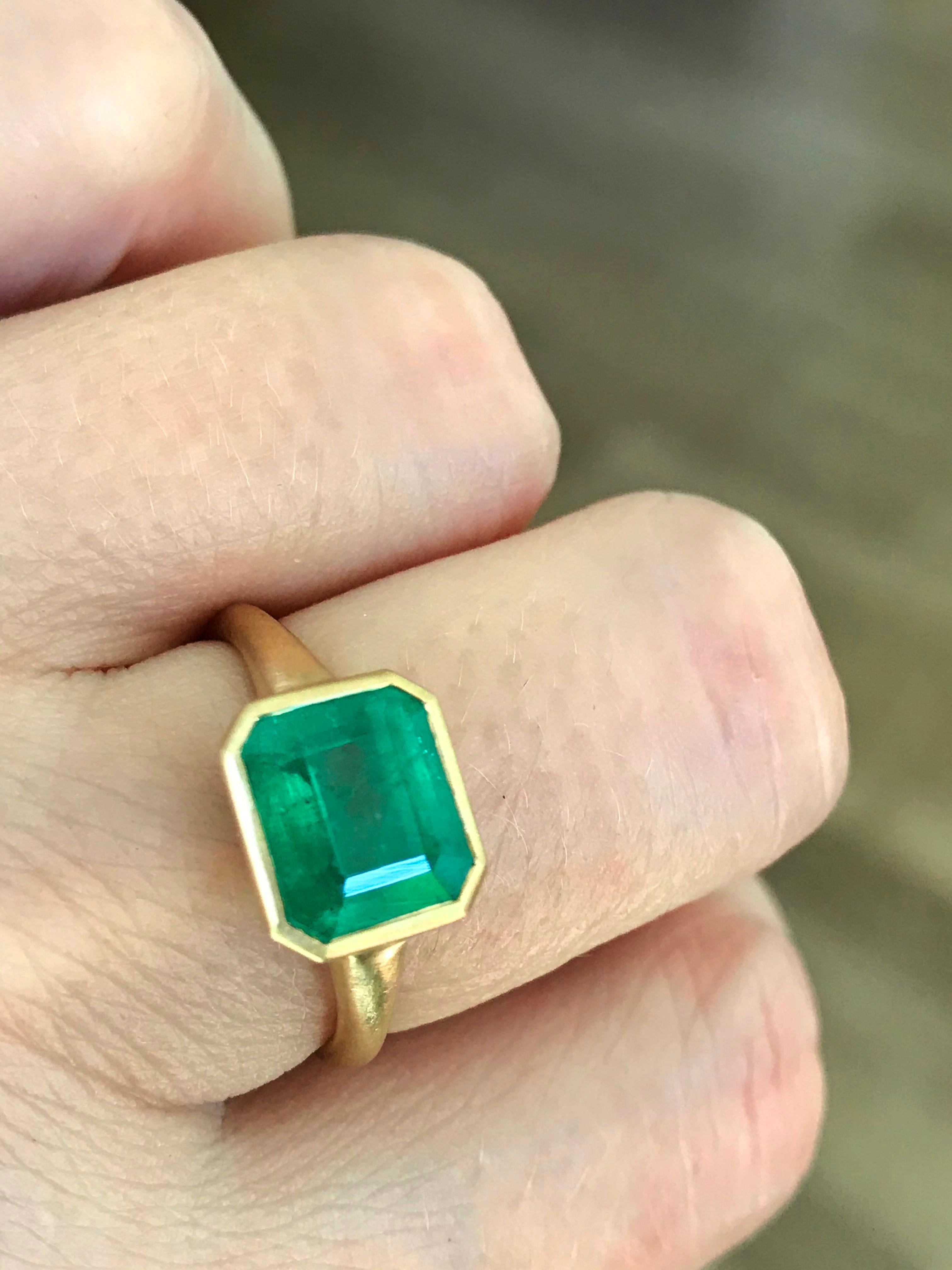 Dalben 3, 86 Carat Emerald Yellow Gold Ring For Sale 6