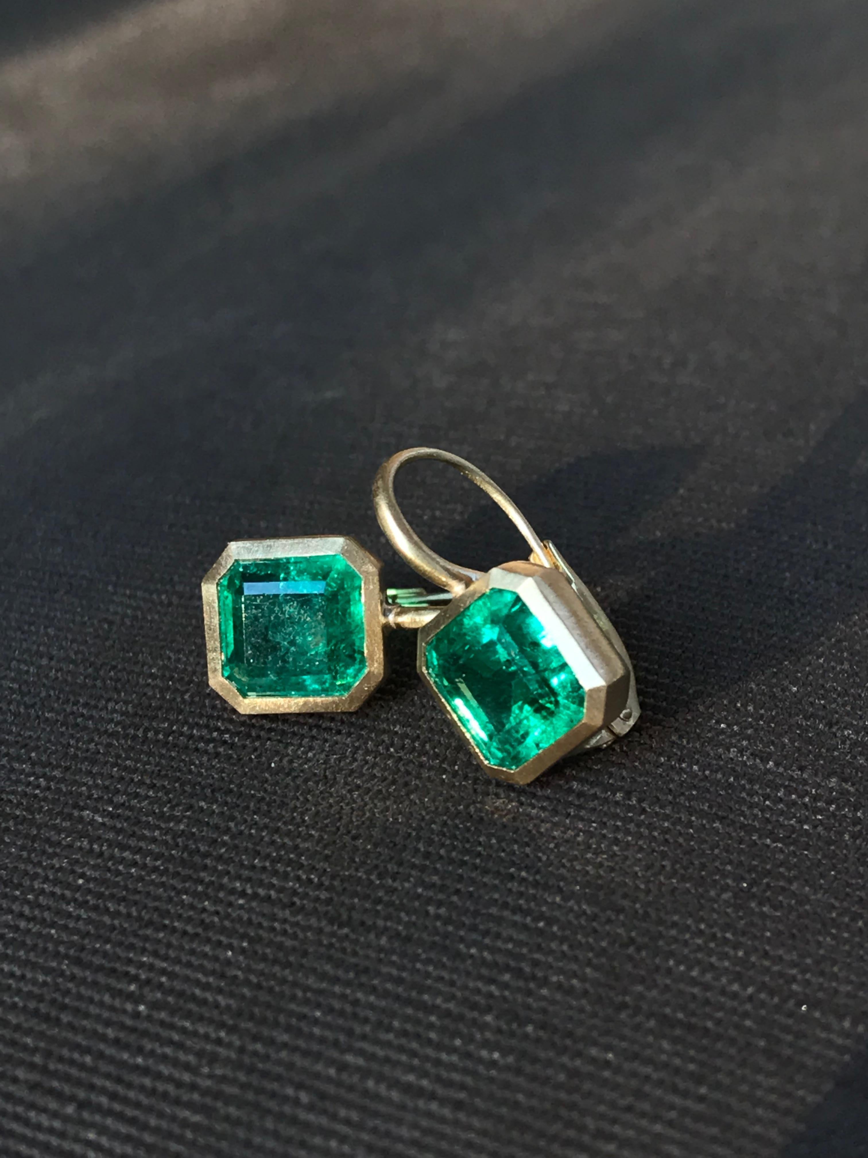 Dalben 4, 2 Carat Emerald Yellow Gold Earrings For Sale 5