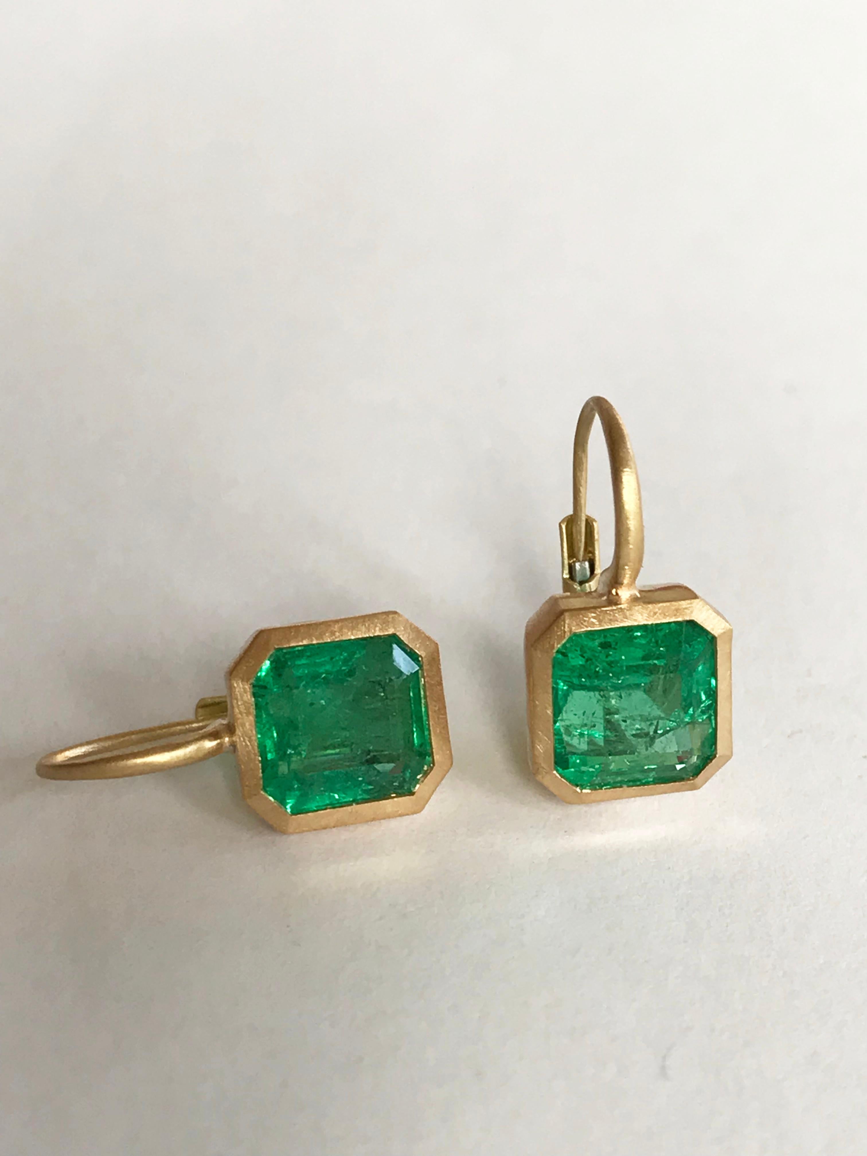 Women's Dalben 4, 2 Carat Emerald Yellow Gold Earrings For Sale