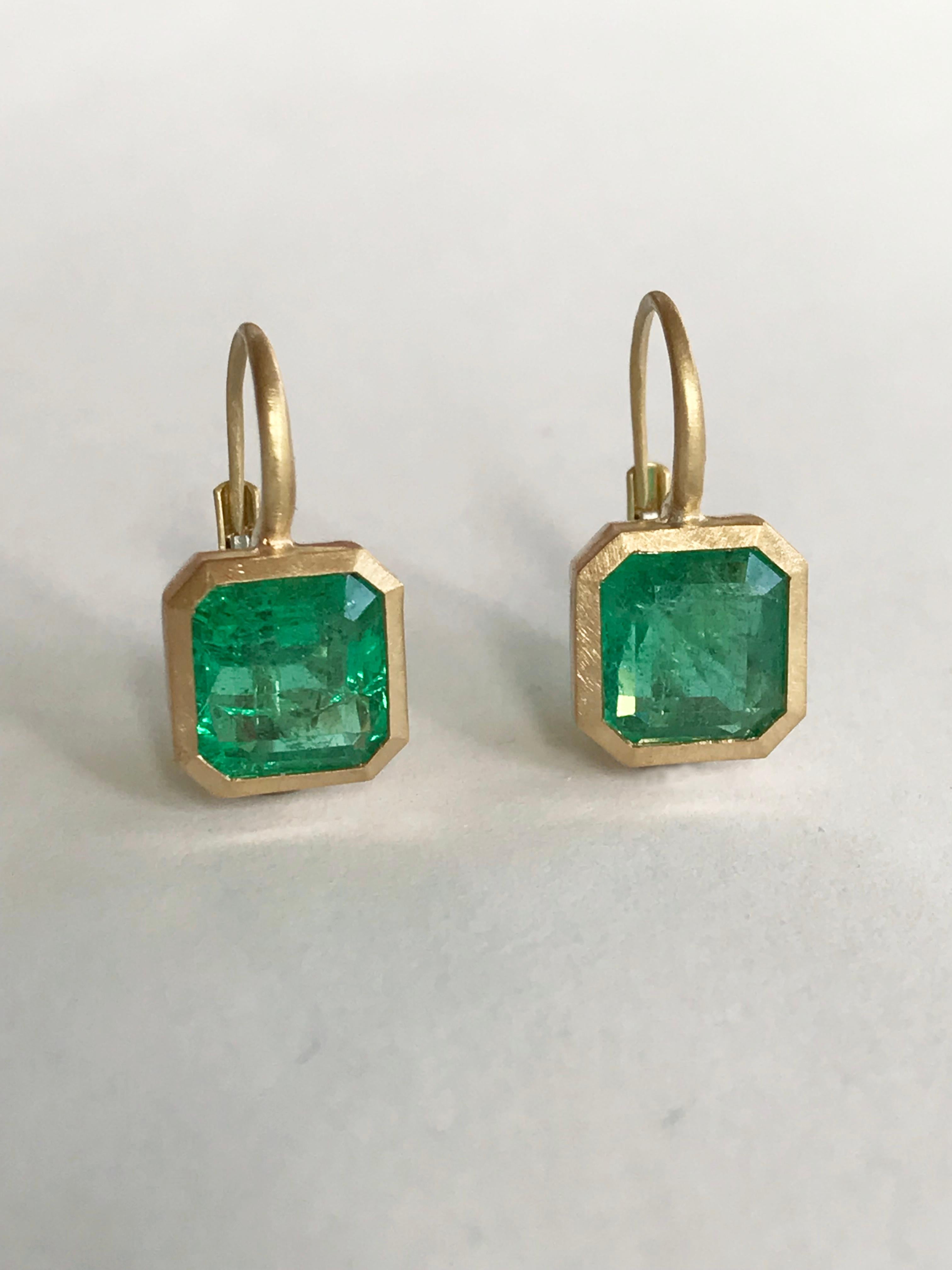 Dalben 4, 2 Carat Emerald Yellow Gold Earrings For Sale 1