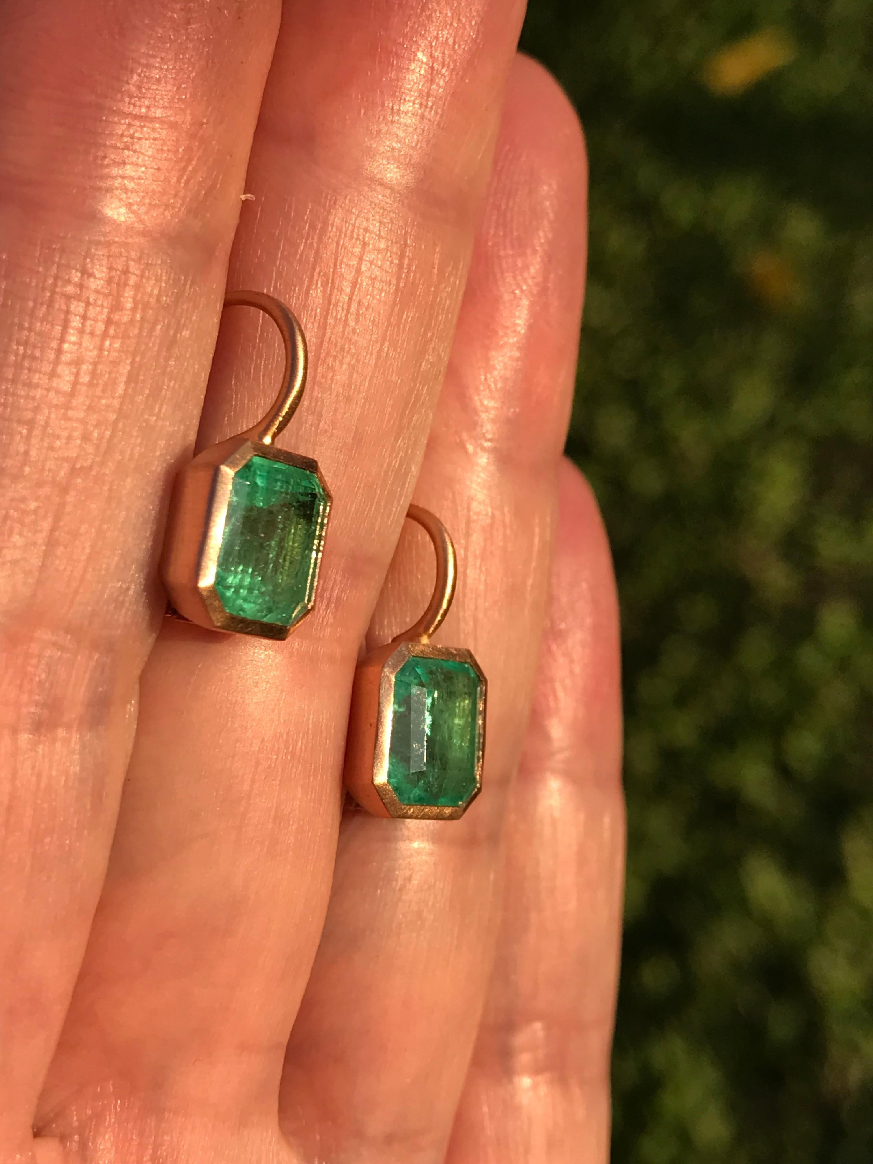 Contemporary Dalben 4, 31 Carat Colombian Emerald Rose Gold Earrings For Sale