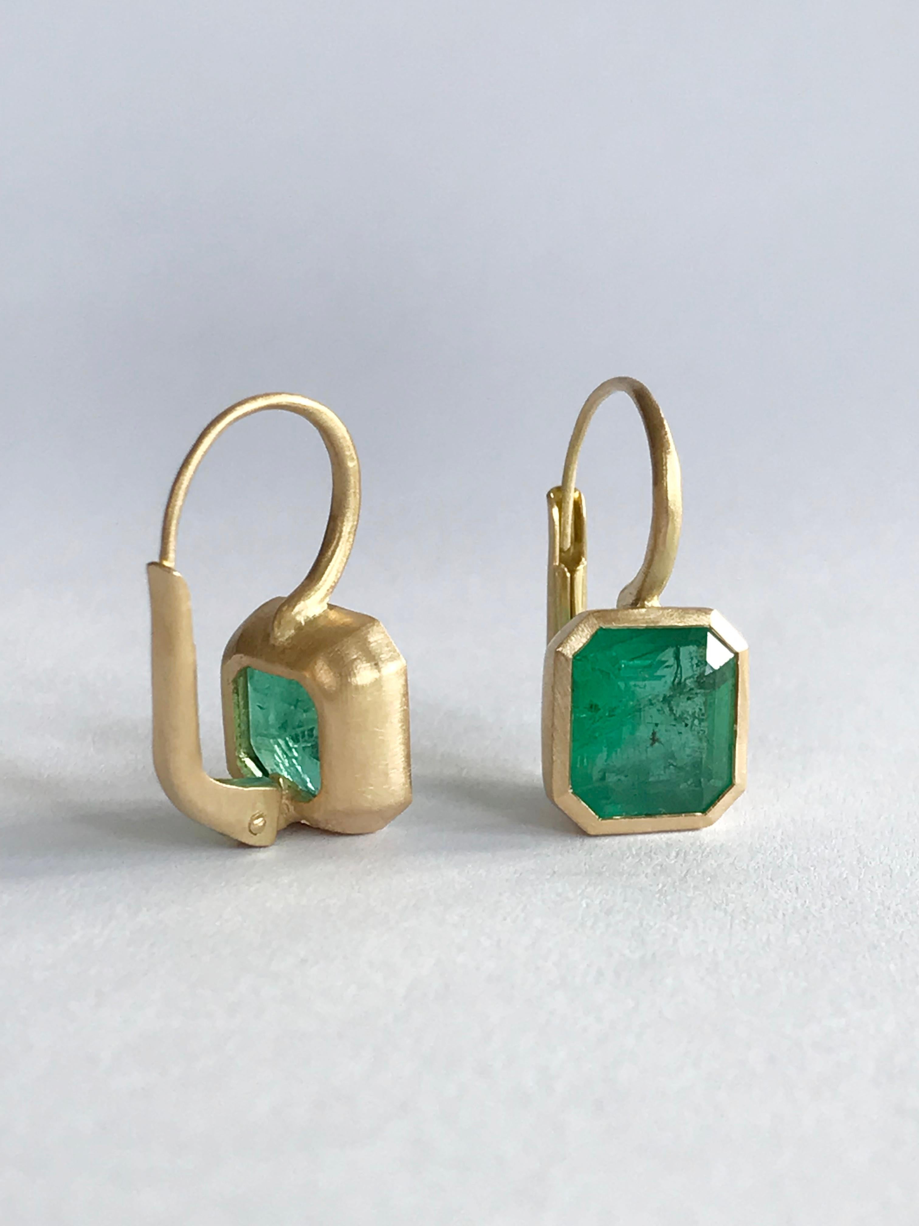 Dalben 4, 42 Carat Emerald Yellow Gold Earrings For Sale 4
