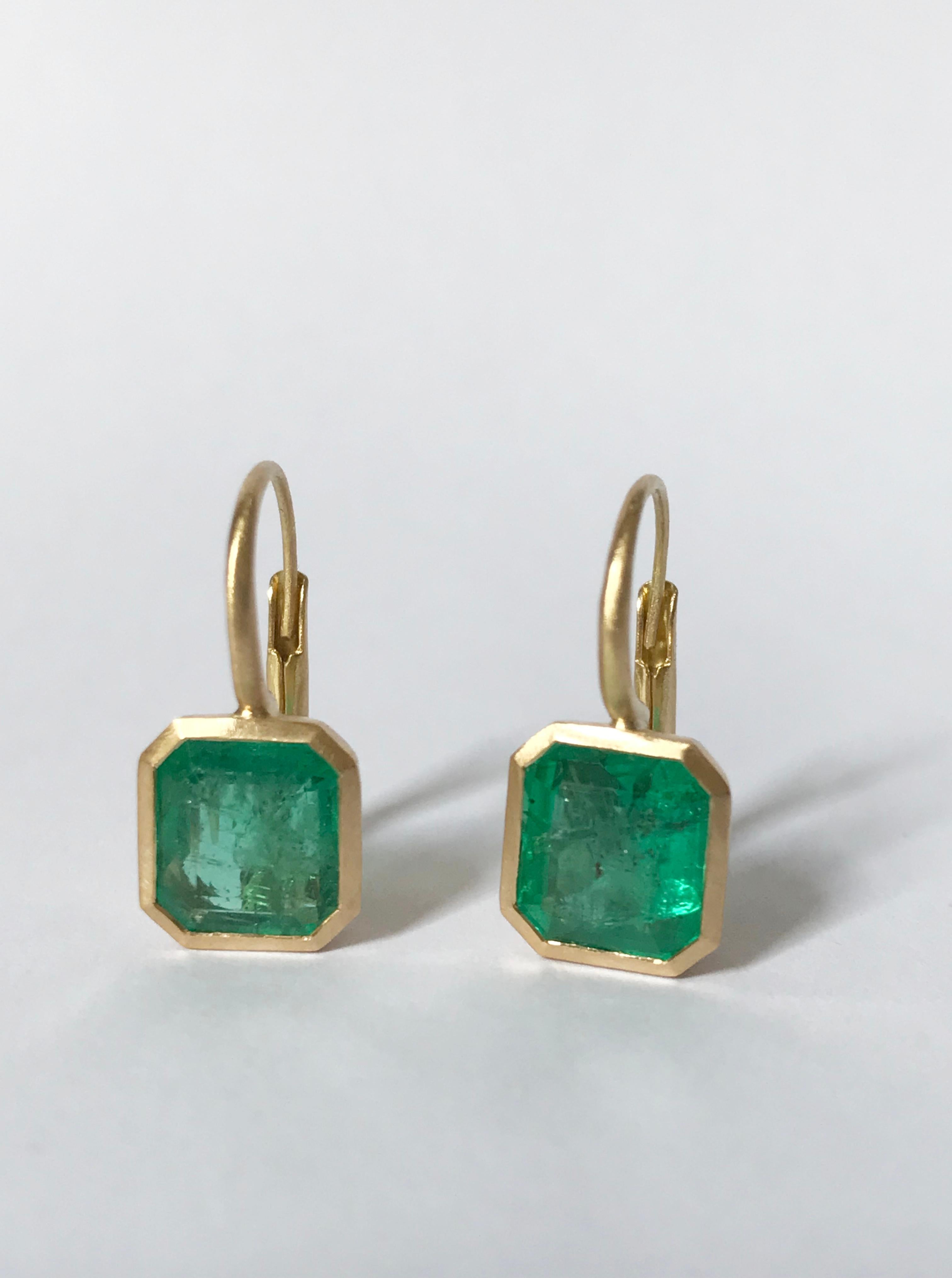 Dalben 4, 42 Carat Emerald Yellow Gold Earrings For Sale 5