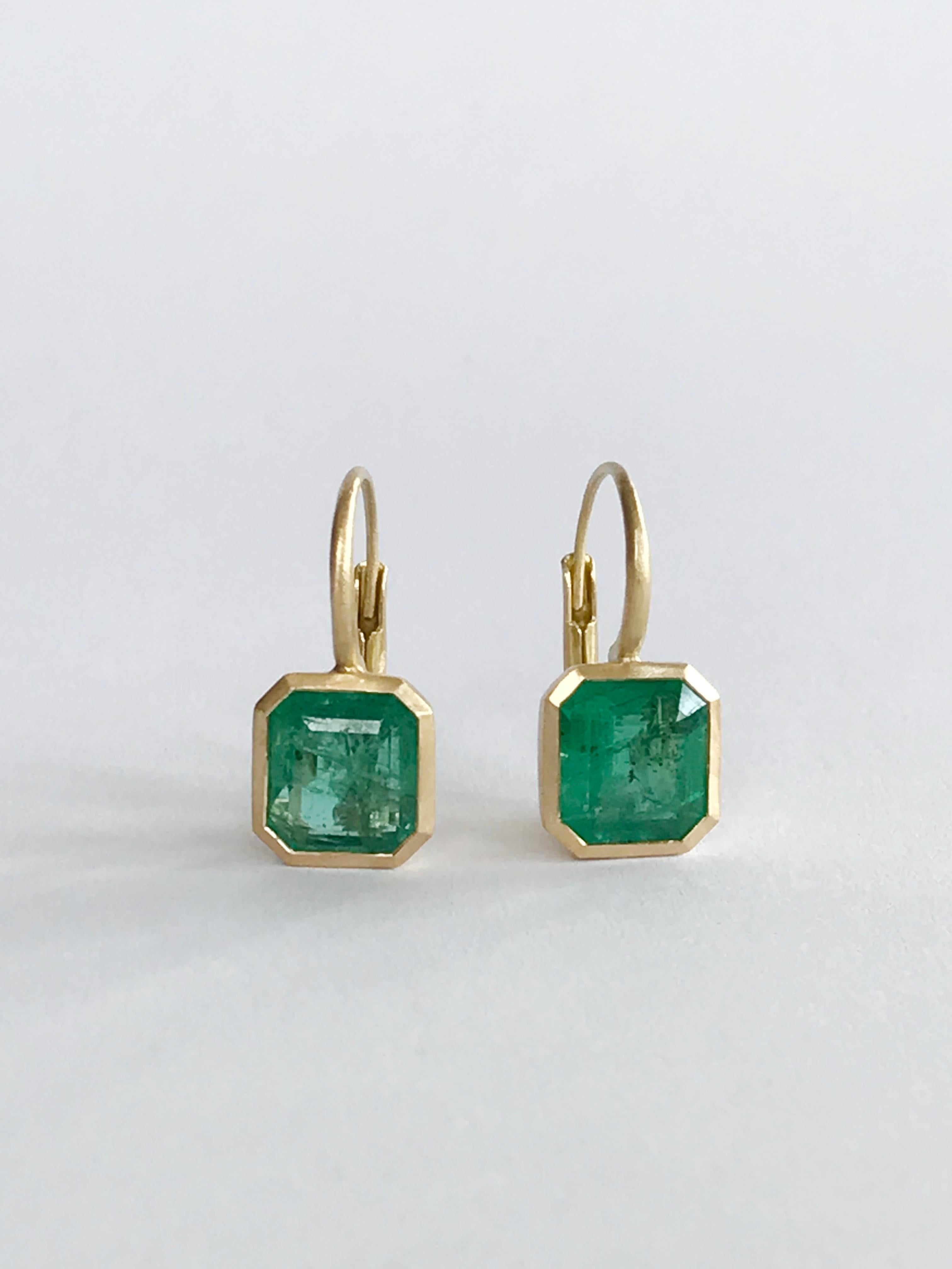 Dalben 4, 42 Carat Emerald Yellow Gold Earrings For Sale 6