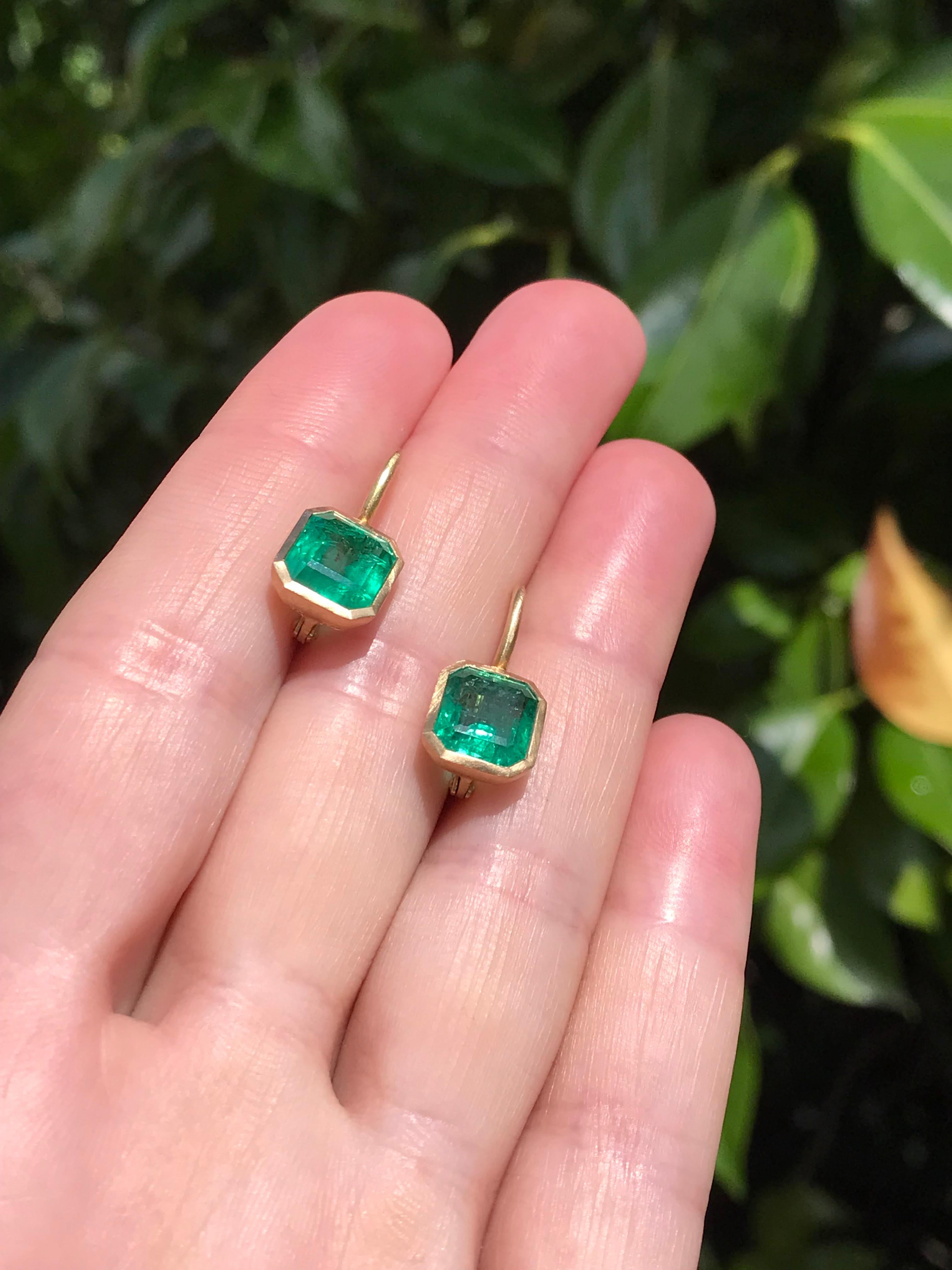 Emerald Cut Dalben 4, 42 Carat Emerald Yellow Gold Earrings For Sale