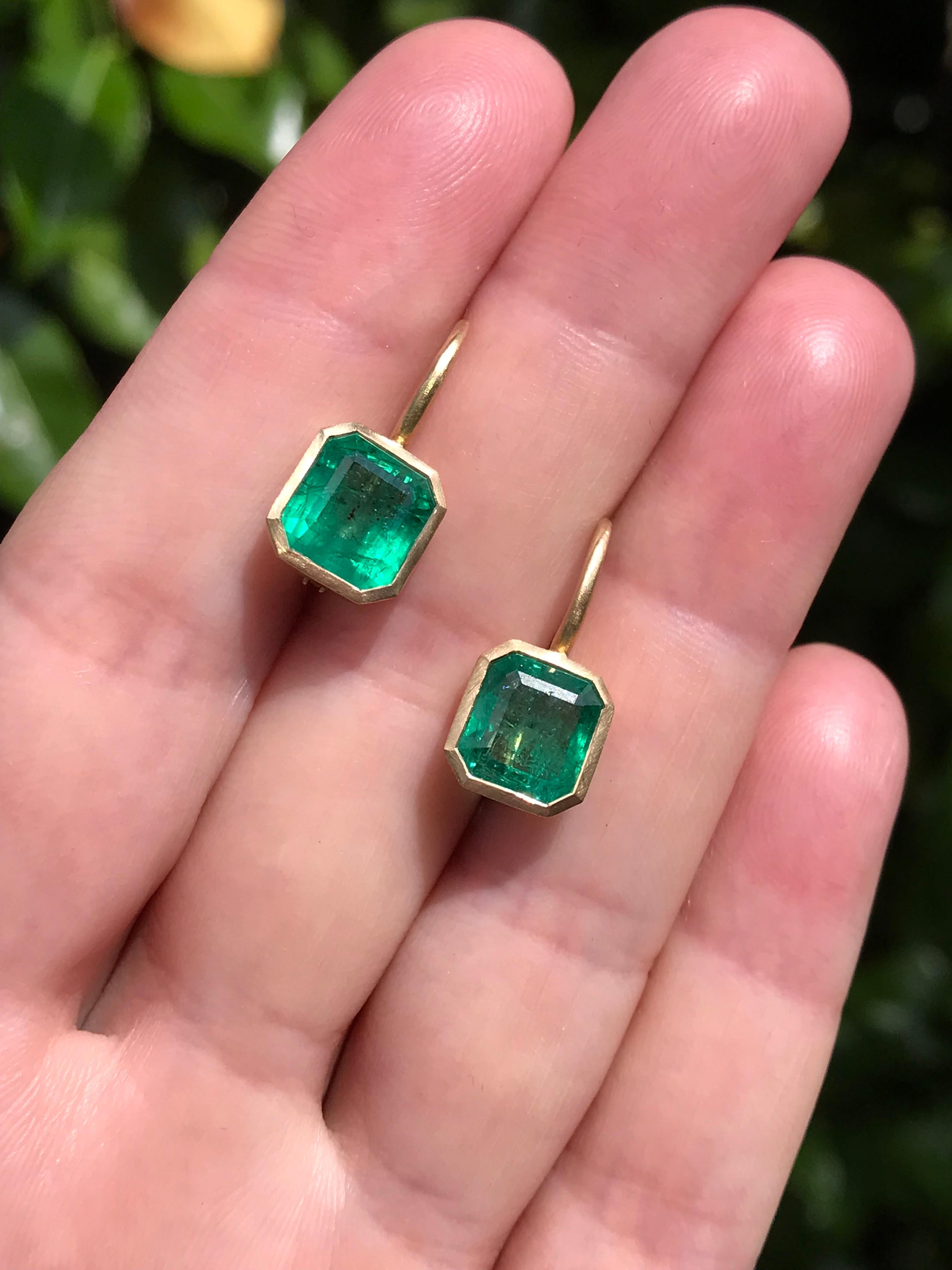 Dalben 4, 42 Carat Emerald Yellow Gold Earrings In New Condition For Sale In Como, IT