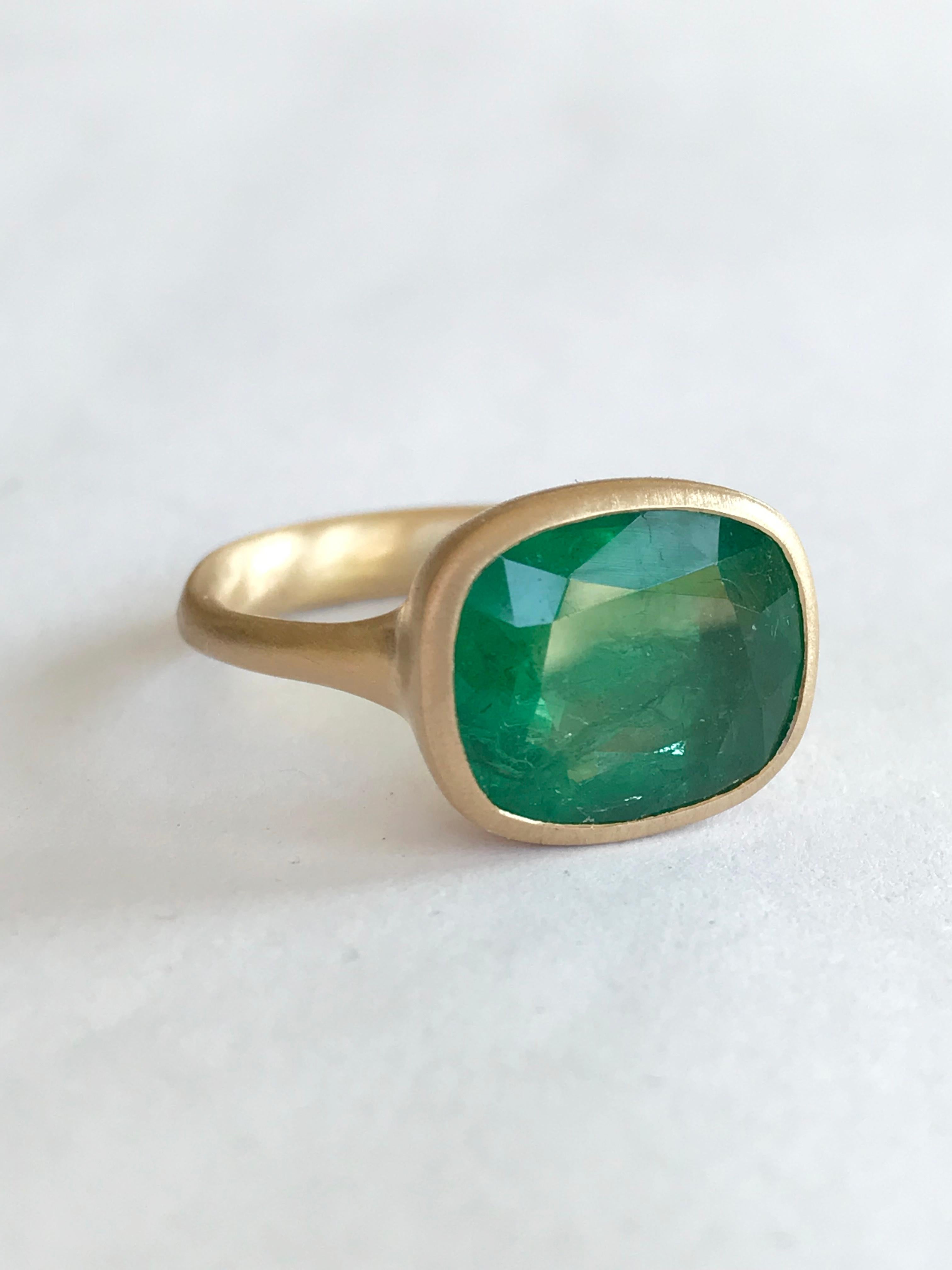 Dalben 4.9 Carat Emerald Yellow Gold Ring For Sale 4