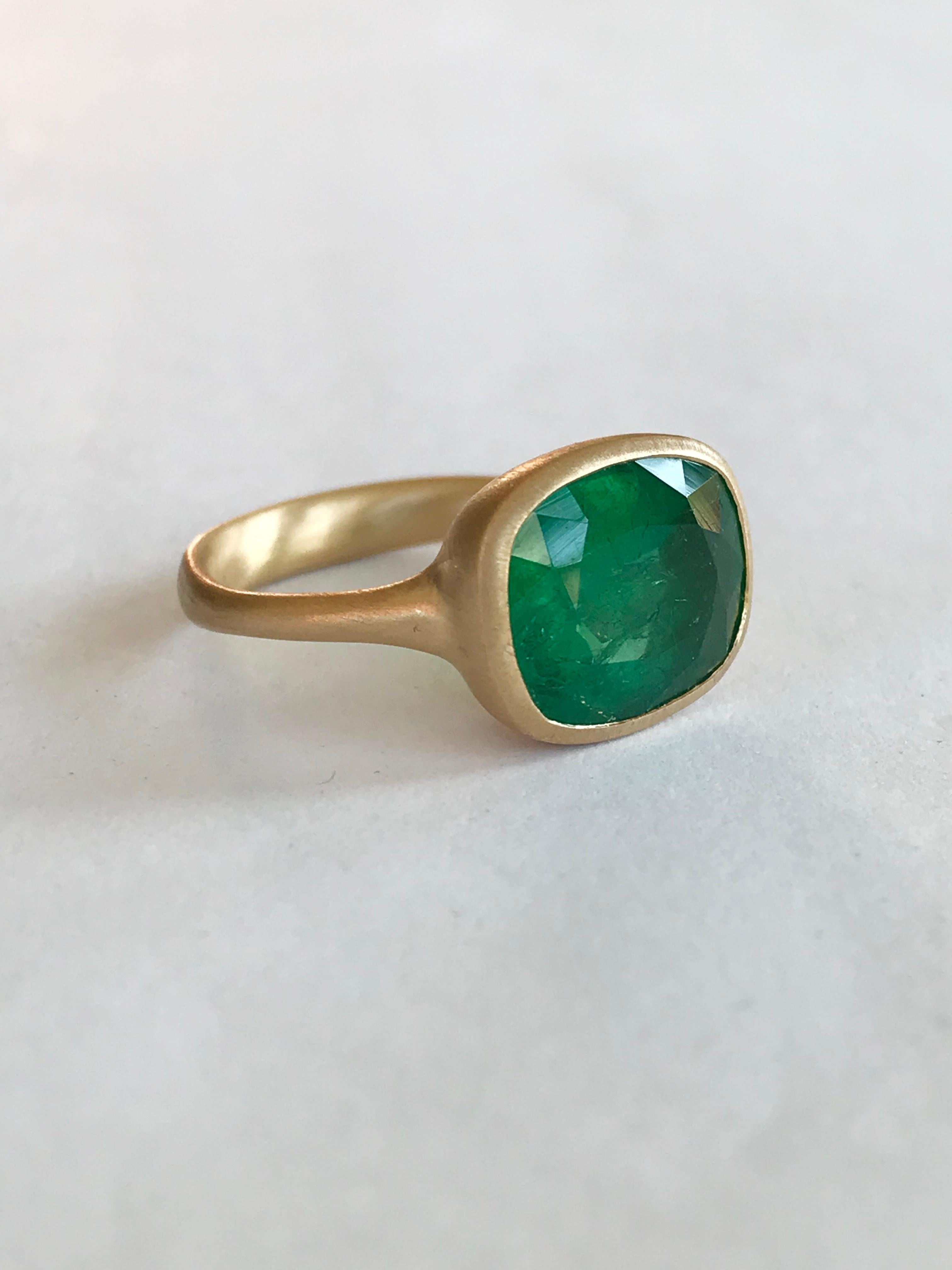Dalben 4.9 Carat Emerald Yellow Gold Ring For Sale 5