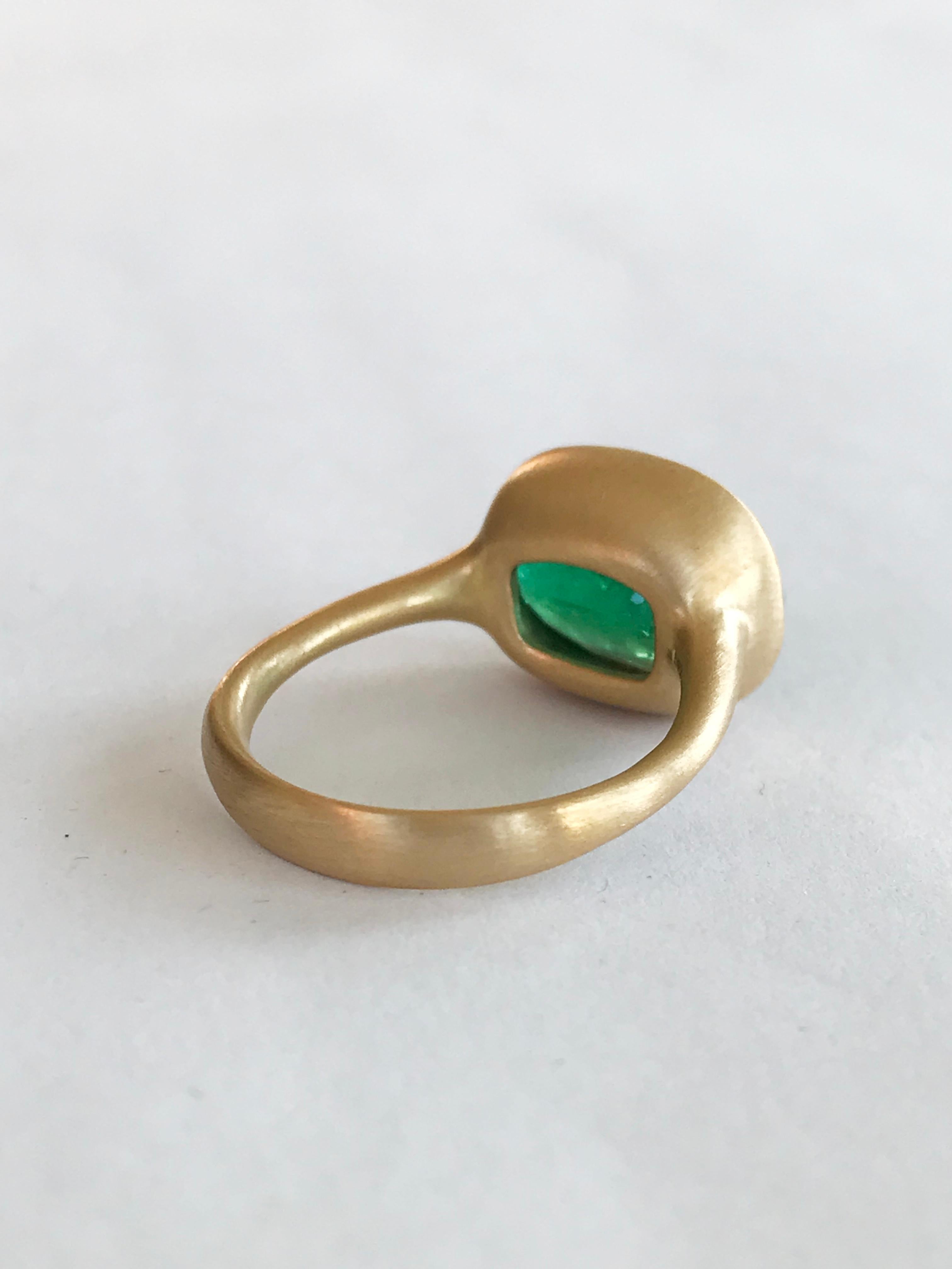 Dalben 4.9 Carat Emerald Yellow Gold Ring For Sale 8