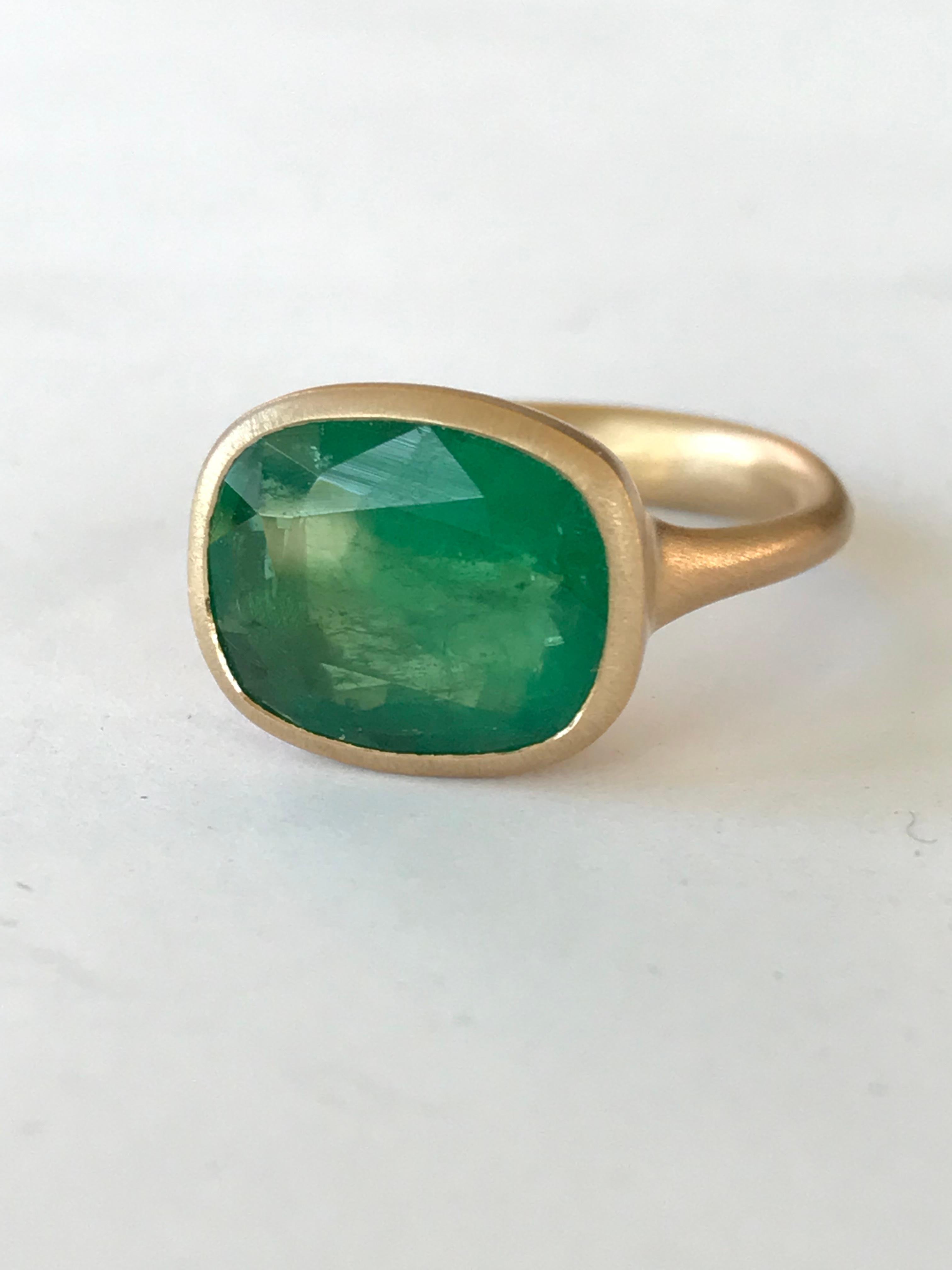 Dalben 4.9 Carat Emerald Yellow Gold Ring For Sale 9